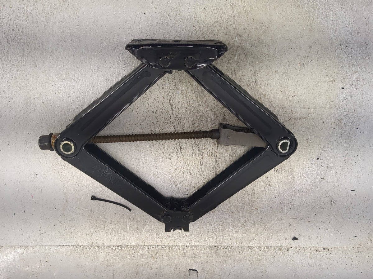 2011 Chevrolet Cruze Spare Scissor Car Jack Black 1500149 - Oemusedautoparts1.com