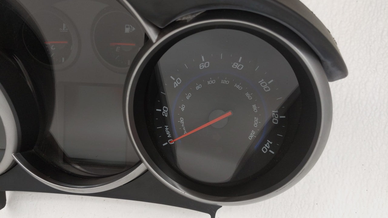 2011 Chevrolet Cruze Instrument Cluster Speedometer Gauges P/N:95235824 811511914, 95018203, 95018205 Fits OEM Used Auto Par