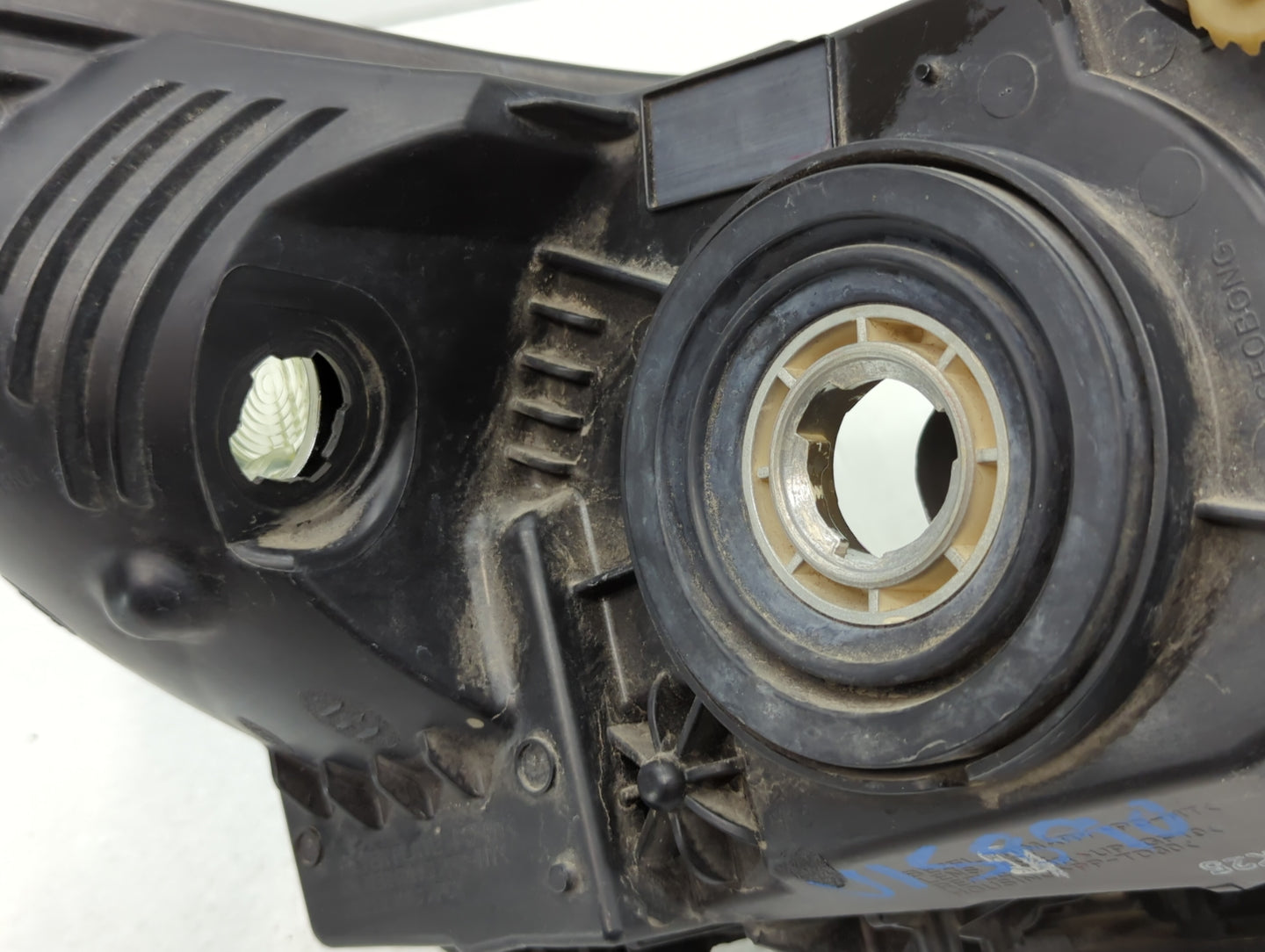 2011-2012 Chevrolet Cruze Driver Left Oem Head Light Headlight Lamp - Oemusedautoparts1.com