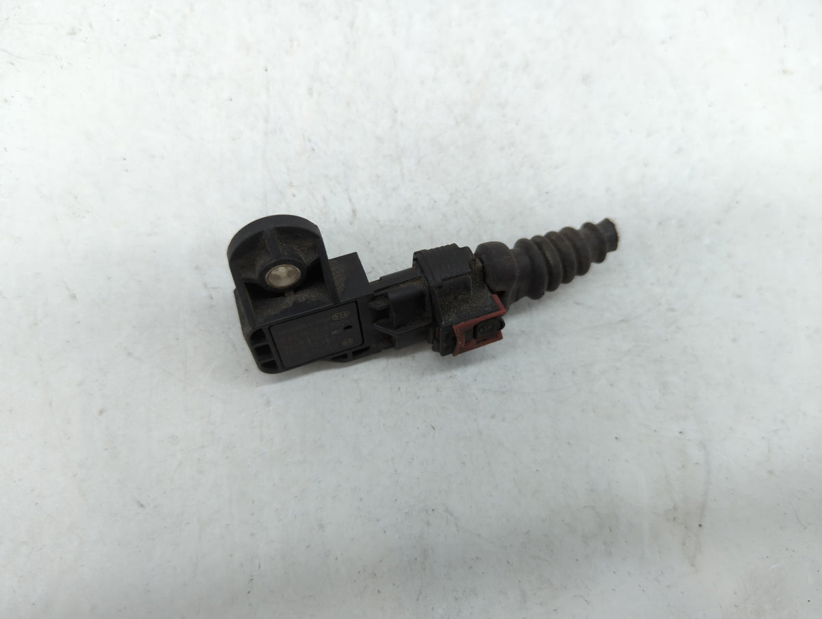 2011 Chevrolet Cruze 55568175 INTAKE MANIFOLD PRESSURE SENSOR - Oemusedautoparts1.com