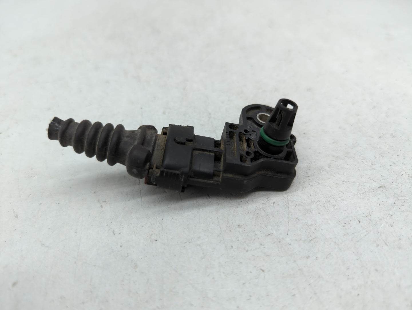 2011 Chevrolet Cruze 55568175 INTAKE MANIFOLD PRESSURE SENSOR - Oemusedautoparts1.com