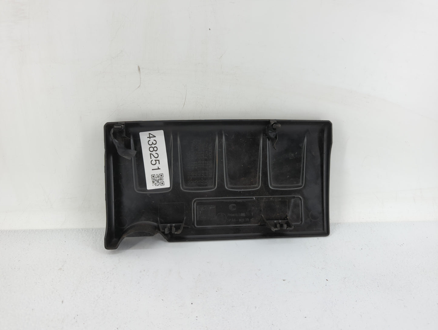 2011 Chevrolet Cruze Engine Cover - Oemusedautoparts1.com