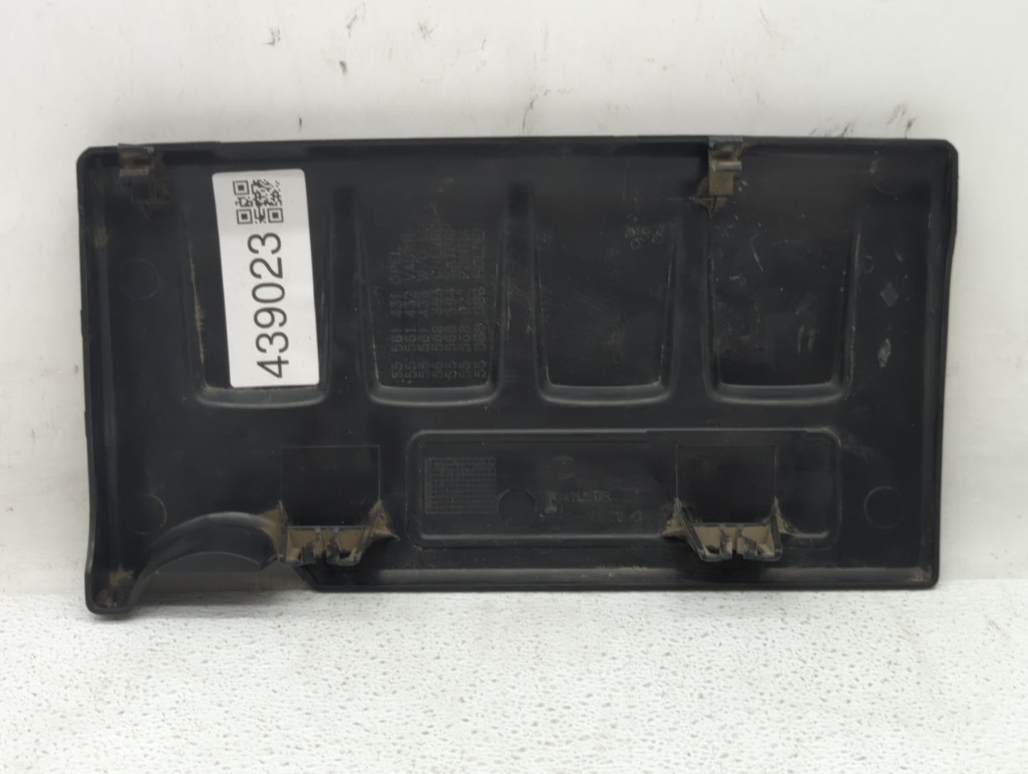 2011 Chevrolet Cruze Engine Cover - Oemusedautoparts1.com