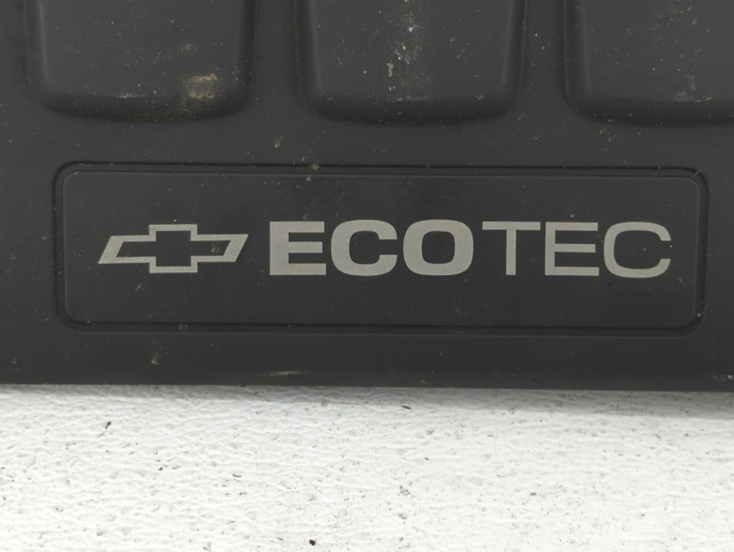 2011 Chevrolet Cruze Engine Cover - Oemusedautoparts1.com