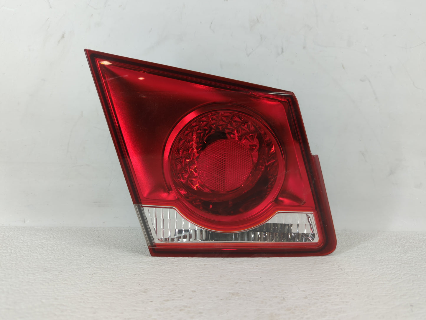 2011-2016 Chevrolet Cruze Tail Light Assembly Driver Left OEM P/N:3057KLCP Fits Fits 2011 2012 2013 2014 2015 2016 OEM Used 