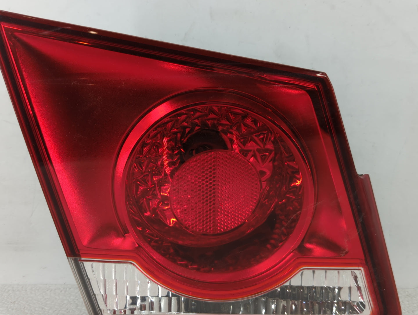 2011-2016 Chevrolet Cruze Tail Light Assembly Driver Left OEM P/N:3057KLCP Fits Fits 2011 2012 2013 2014 2015 2016 OEM Used 