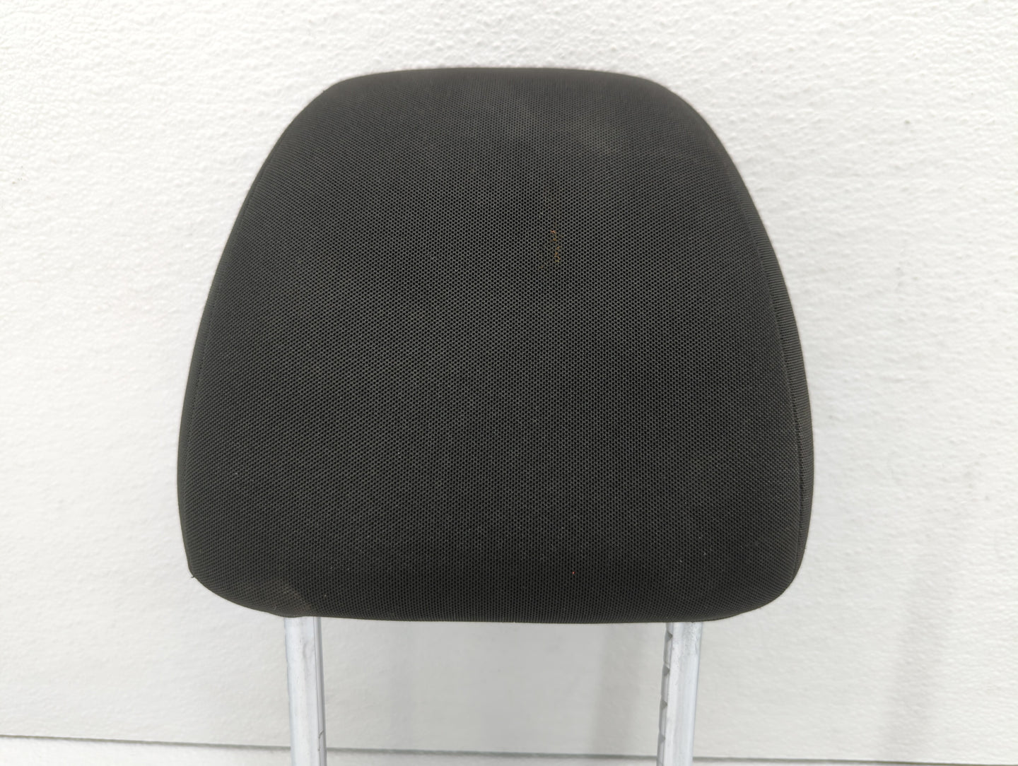 2011-2011 Chevrolet Cruze Headrest Head Rest Rear Center Seat Black 484502 - Oemusedautoparts1.com
