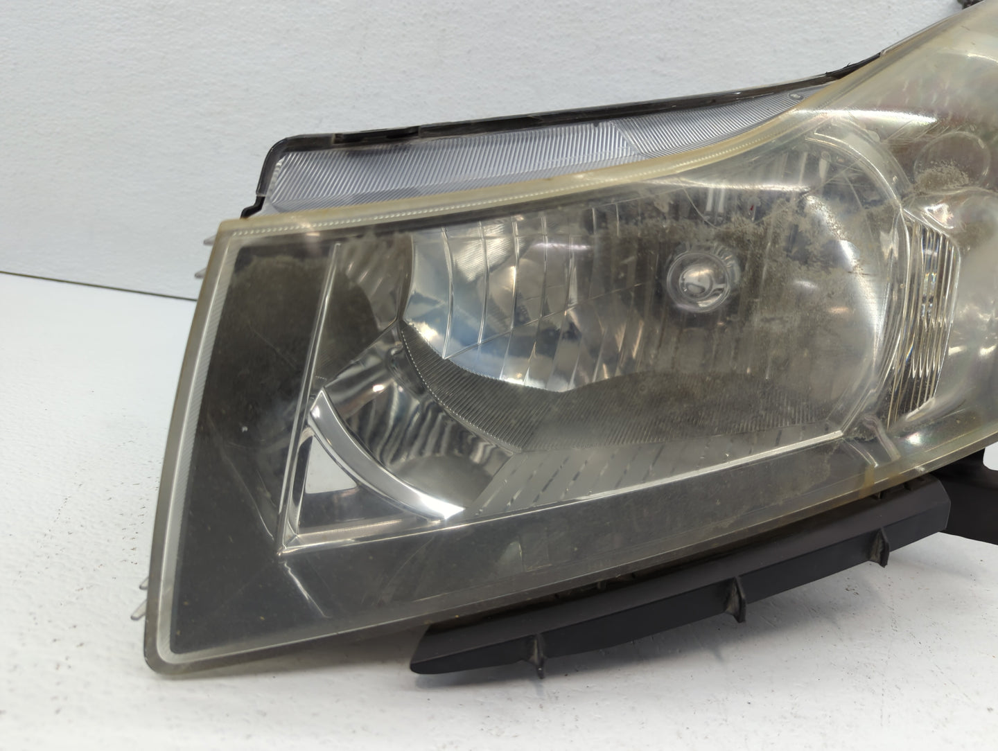 2011-2012 Chevrolet Cruze Driver Left Oem Head Light Headlight Lamp - Oemusedautoparts1.com