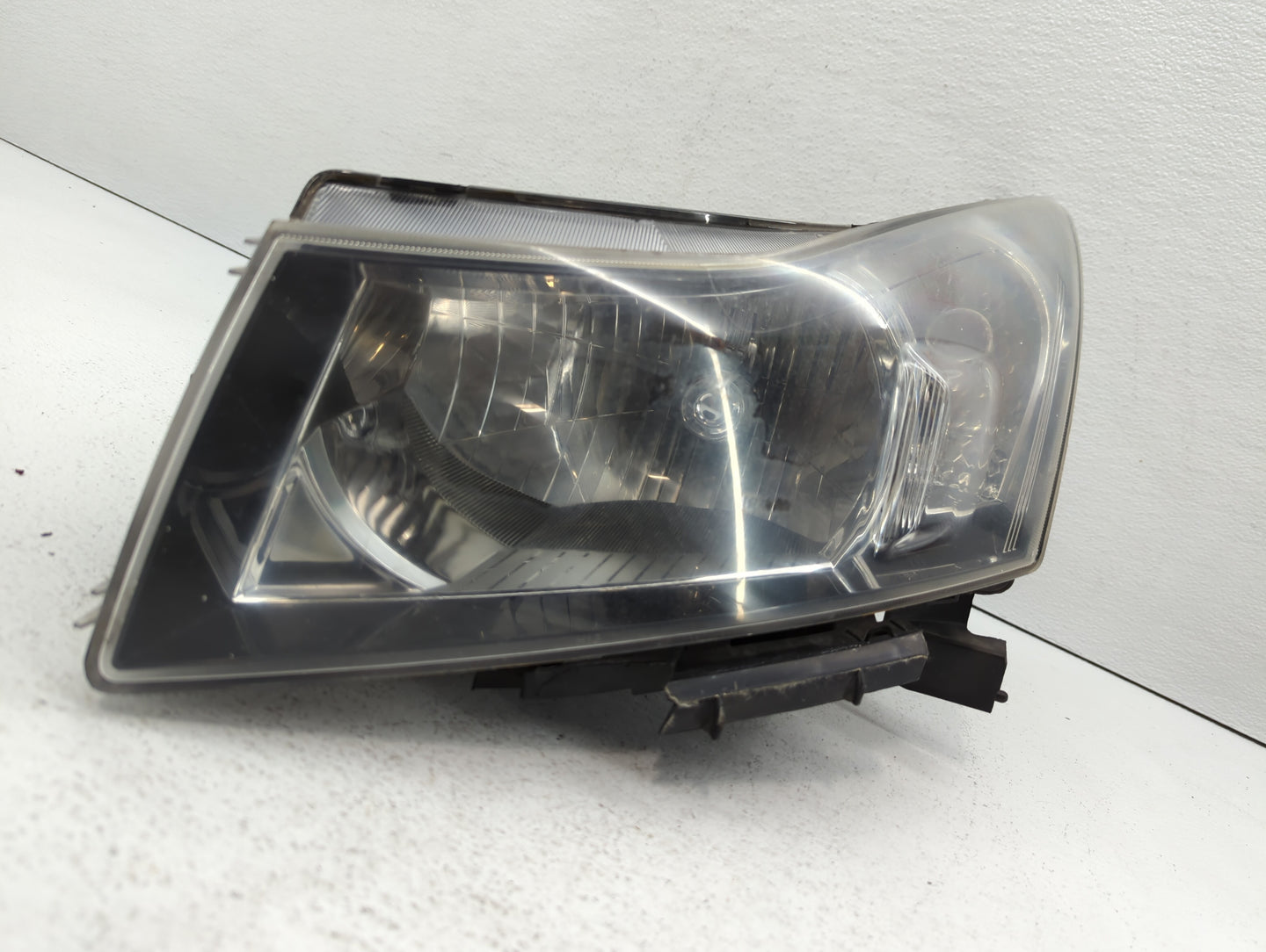 2011-2012 Chevrolet Cruze Driver Left Oem Head Light Headlight Lamp - Oemusedautoparts1.com