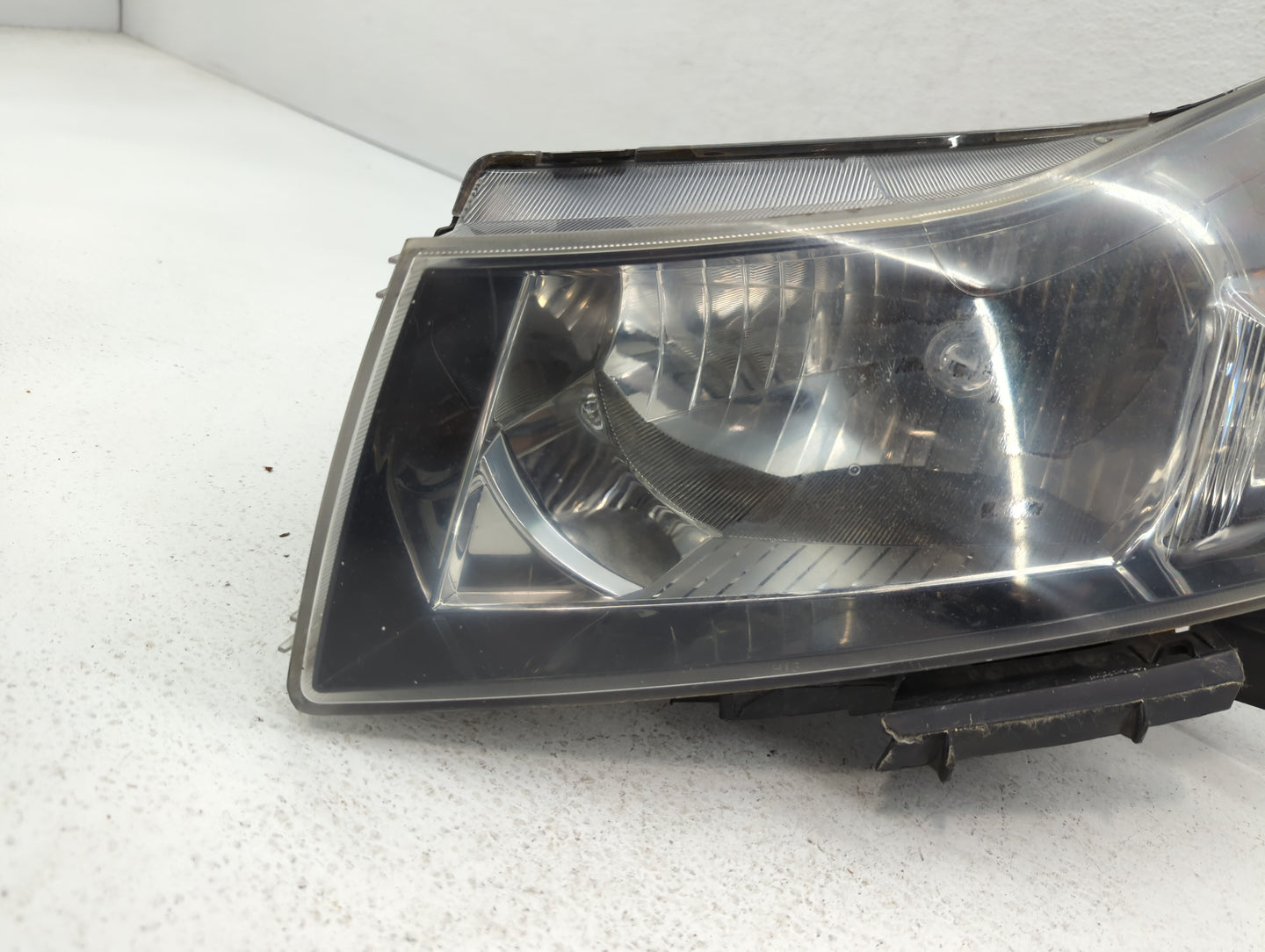 2011-2012 Chevrolet Cruze Driver Left Oem Head Light Headlight Lamp - Oemusedautoparts1.com
