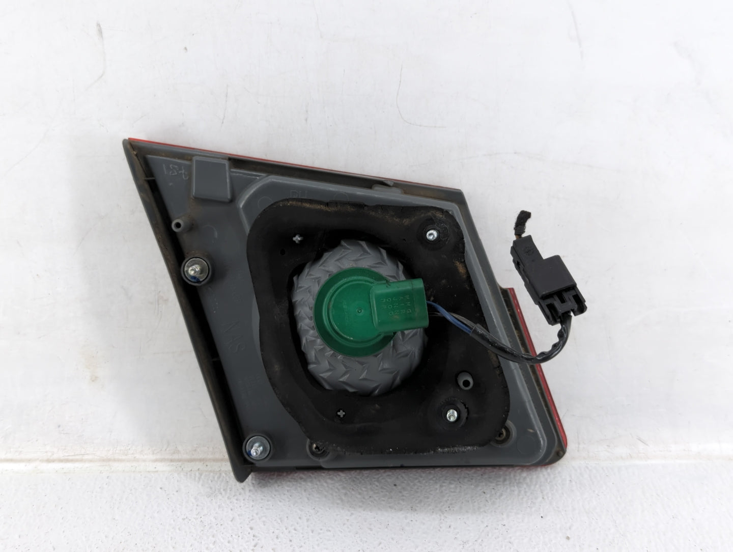 2011-2016 Chevrolet Cruze Tail Light Assembly Passenger Right OEM Fits Fits 2011 2012 2013 2014 2015 2016 OEM Used Auto Part