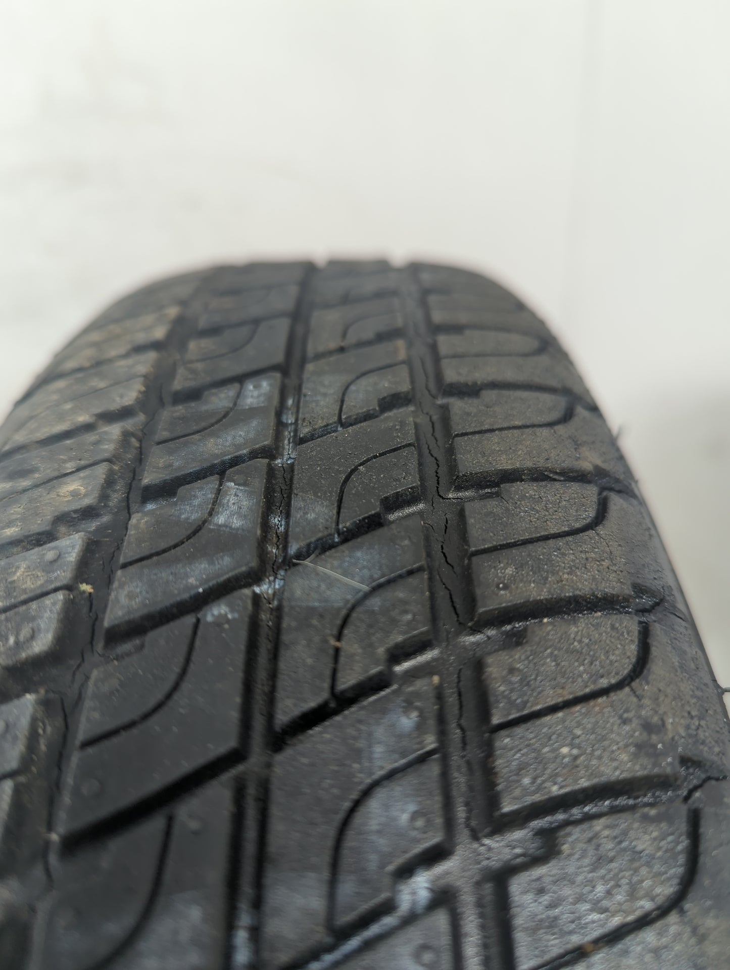 2011-2016 Chevrolet Cruze Spare Donut Tire Wheel Rim Oem 5033385 - Oemusedautoparts1.com