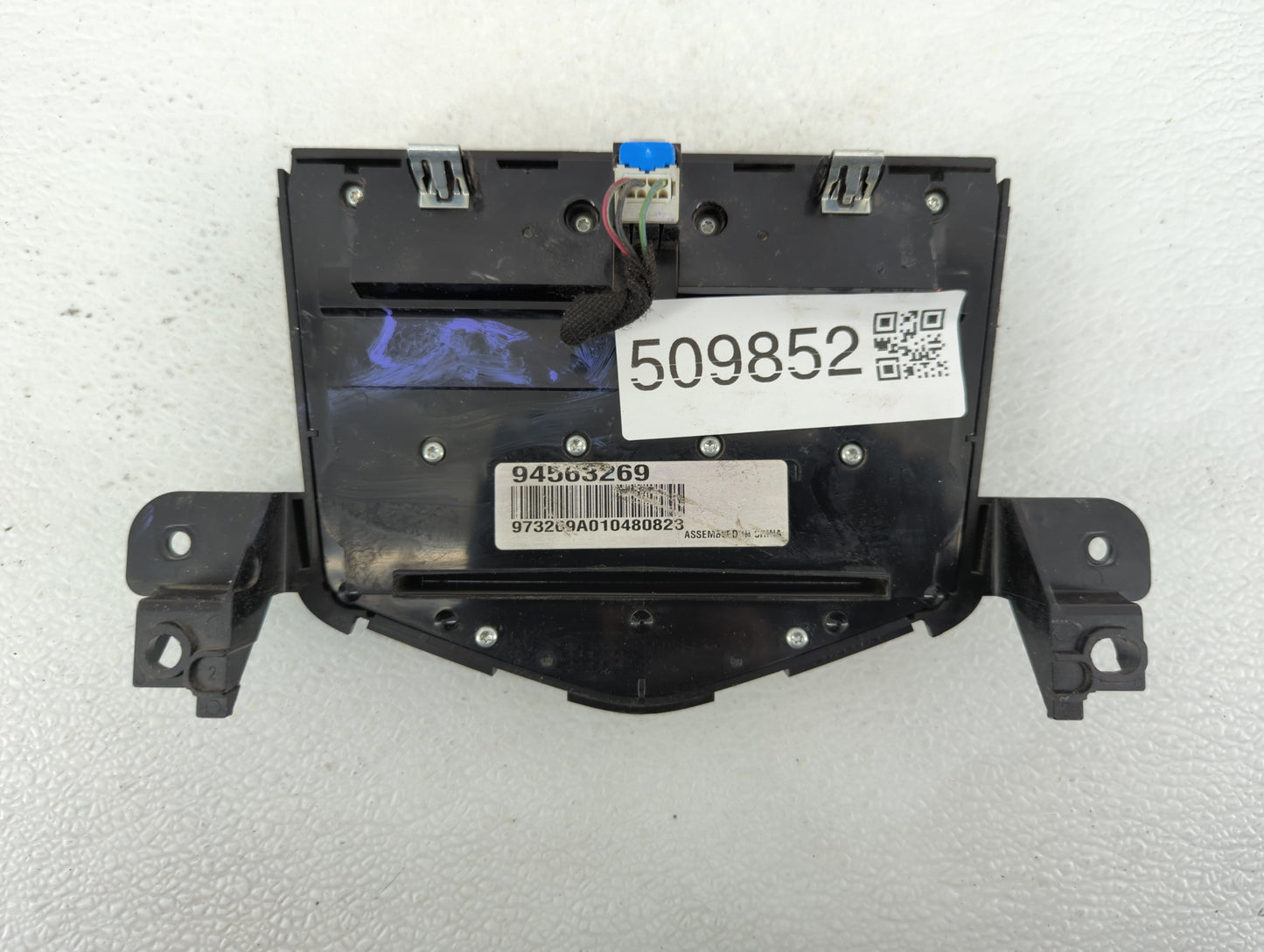 2011 Chevrolet Cruze Radio Control Panel 509852 - Oemusedautoparts1.com