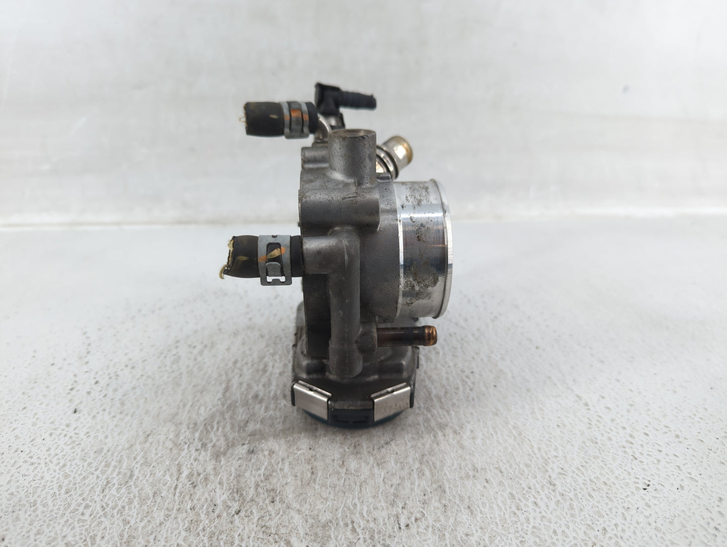 2011-2016 Chevrolet Cruze Throttle Body P/N:55561495 Fits Fits 2009 2010 2011 2012 2013 2014 2015 2016 2017 2018 OEM Used Au