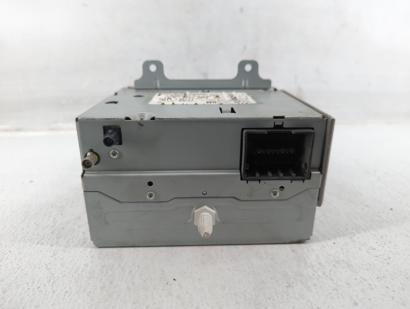 2011-2012 Chevrolet Cruze Am Fm Cd Player Radio Receiver - Oemusedautoparts1.com