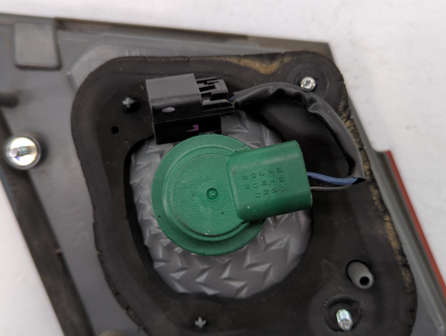 2011-2016 Chevrolet Cruze Tail Light Assembly Passenger Right OEM Fits Fits 2011 2012 2013 2014 2015 2016 OEM Used Auto Part