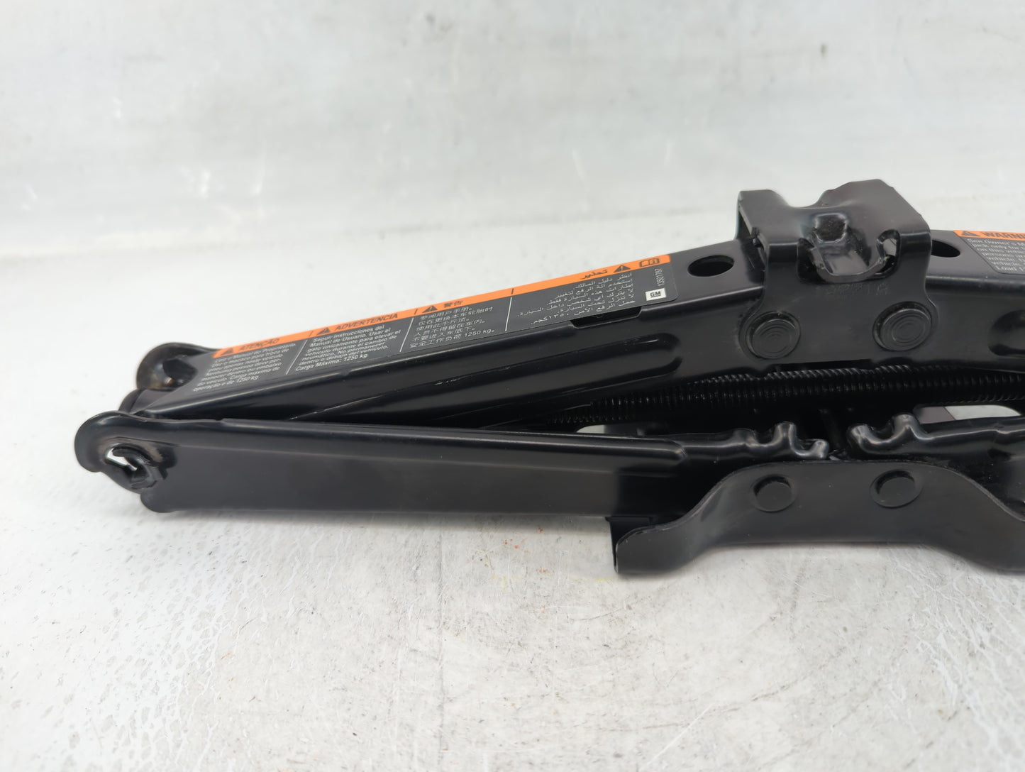 2011 Chevrolet Cruze Spare Scissor Car Jack - Oemusedautoparts1.com