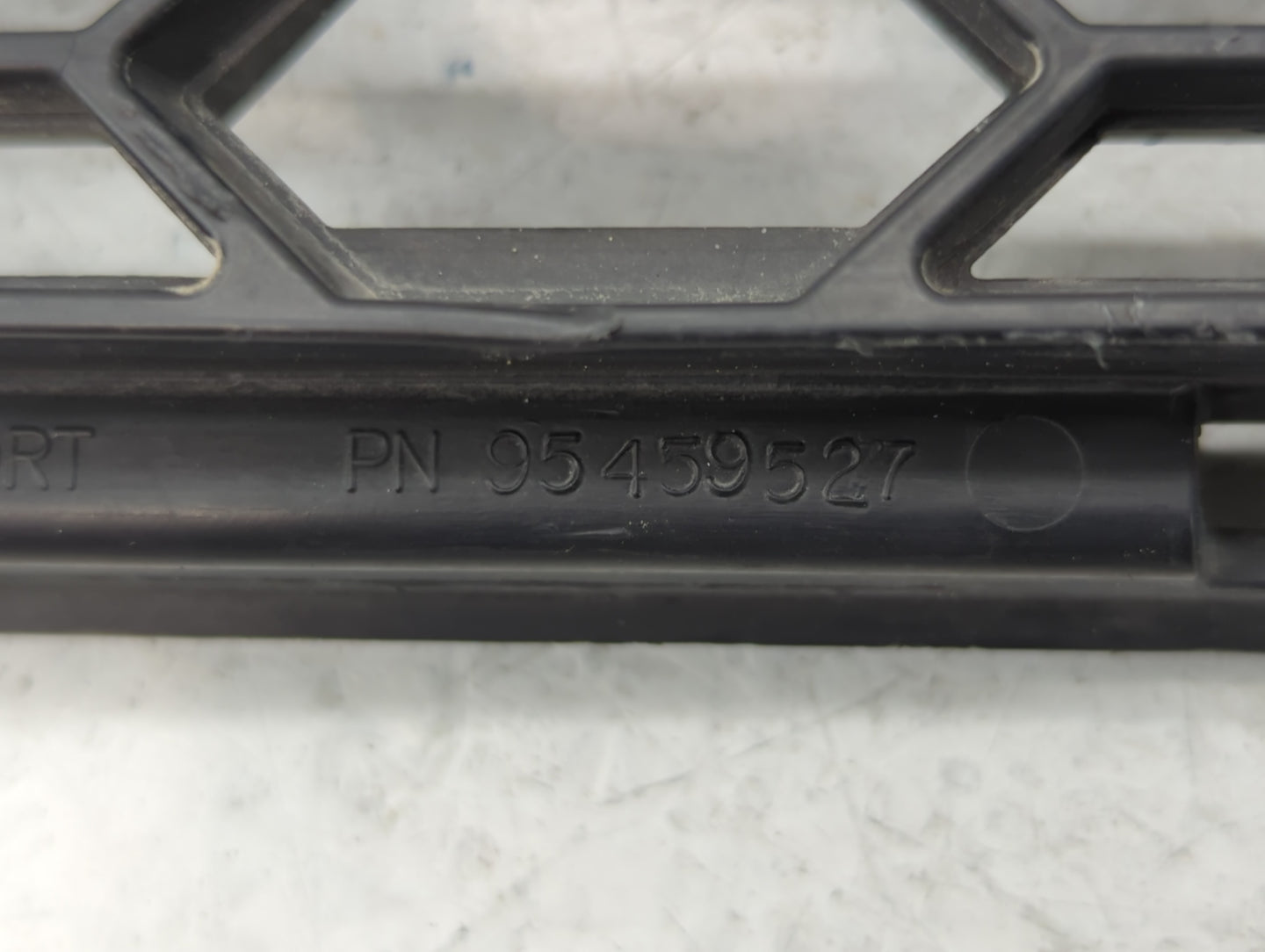 2011-2014 Chevrolet Cruze Front Grille Bumper Not Included - Oemusedautoparts1.com