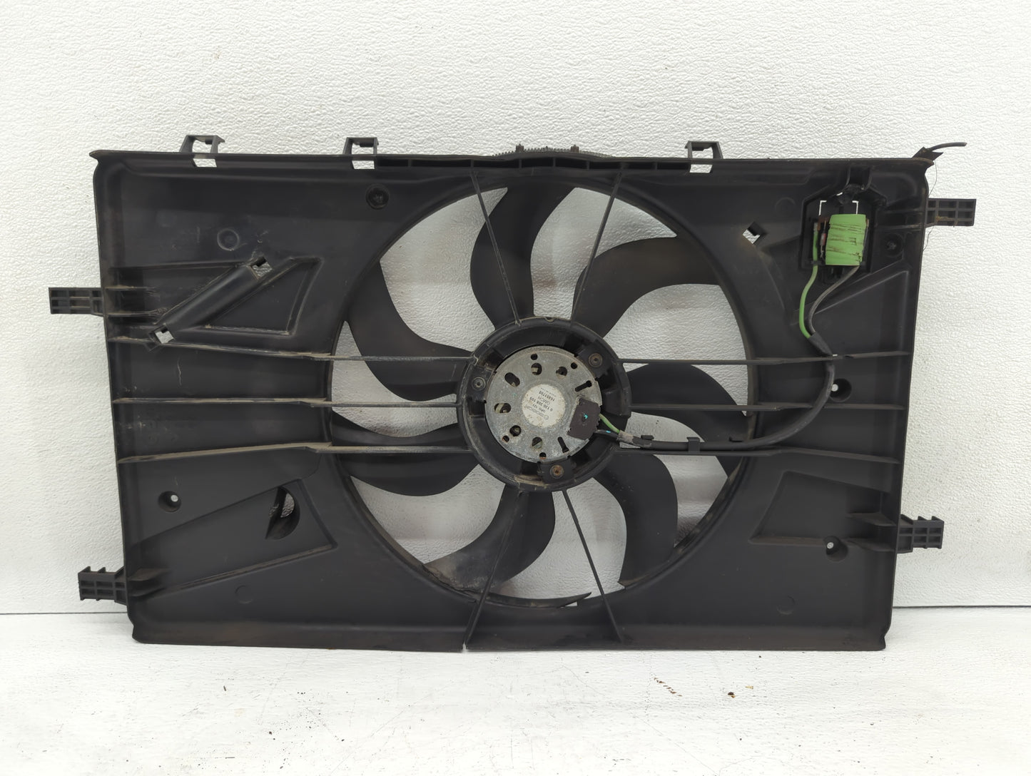 2011-2016 Chevrolet Cruze Left Radiator Fan Motor Assembly Black 617462 - Oemusedautoparts1.com