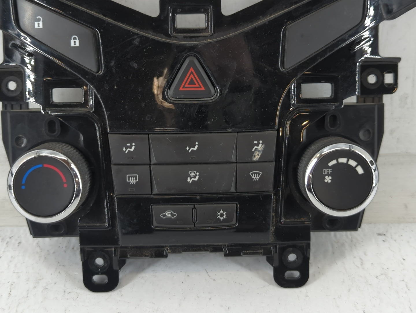 2011-2012 Chevrolet Cruze Climate Control Module Temperature AC/Heater Replacement P/N:95017054 Fits Fits 2011 2012 OEM Used