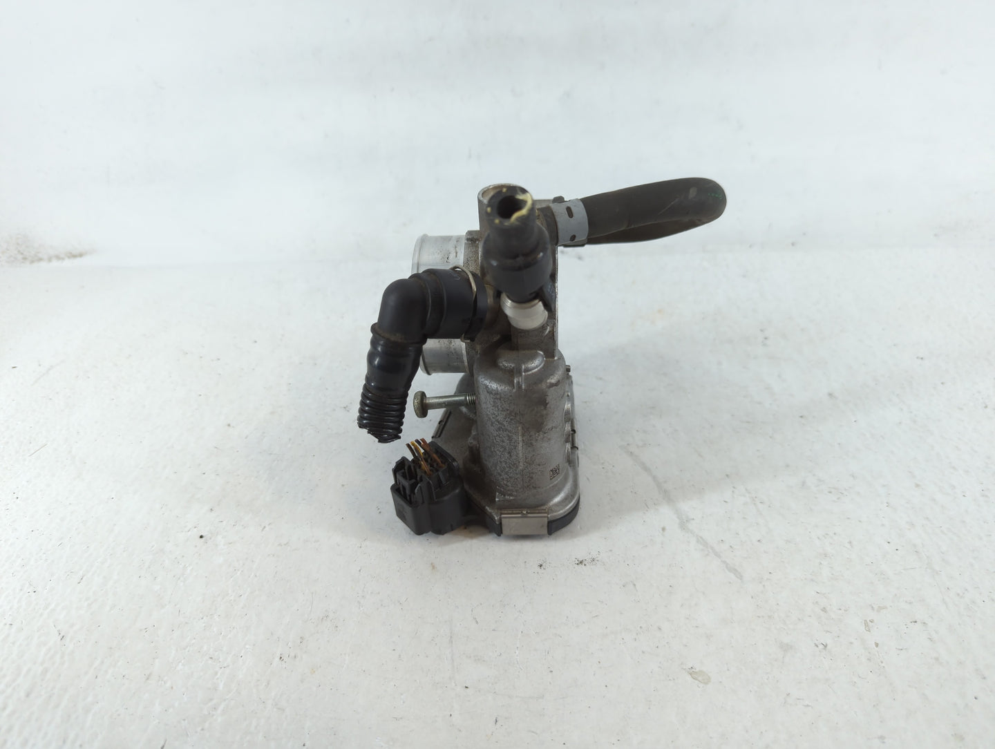 2011-2016 Chevrolet Cruze Throttle Body P/N:5561495 Fits Fits 2009 2010 2011 2012 2013 2014 2015 2016 2017 2018 OEM Used Aut