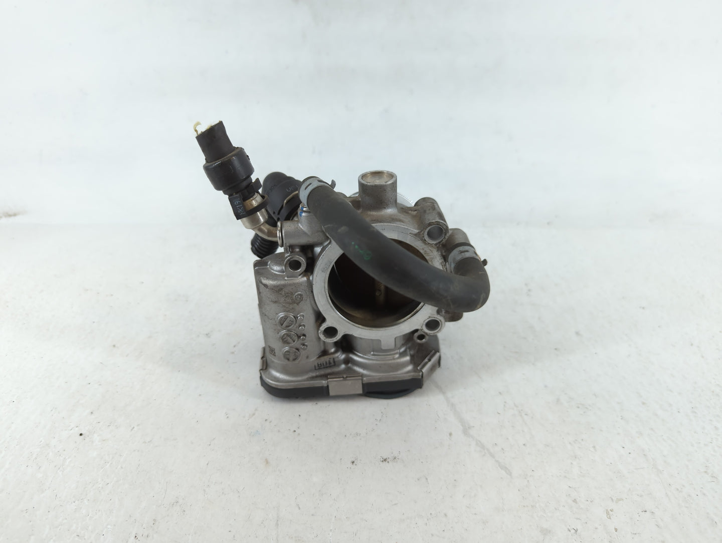 2011-2016 Chevrolet Cruze Throttle Body P/N:5561495 Fits Fits 2009 2010 2011 2012 2013 2014 2015 2016 2017 2018 OEM Used Aut