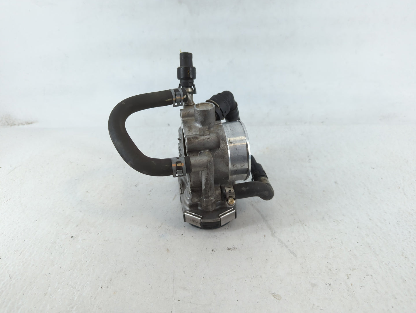 2011-2016 Chevrolet Cruze Throttle Body P/N:5561495 Fits Fits 2009 2010 2011 2012 2013 2014 2015 2016 2017 2018 OEM Used Aut