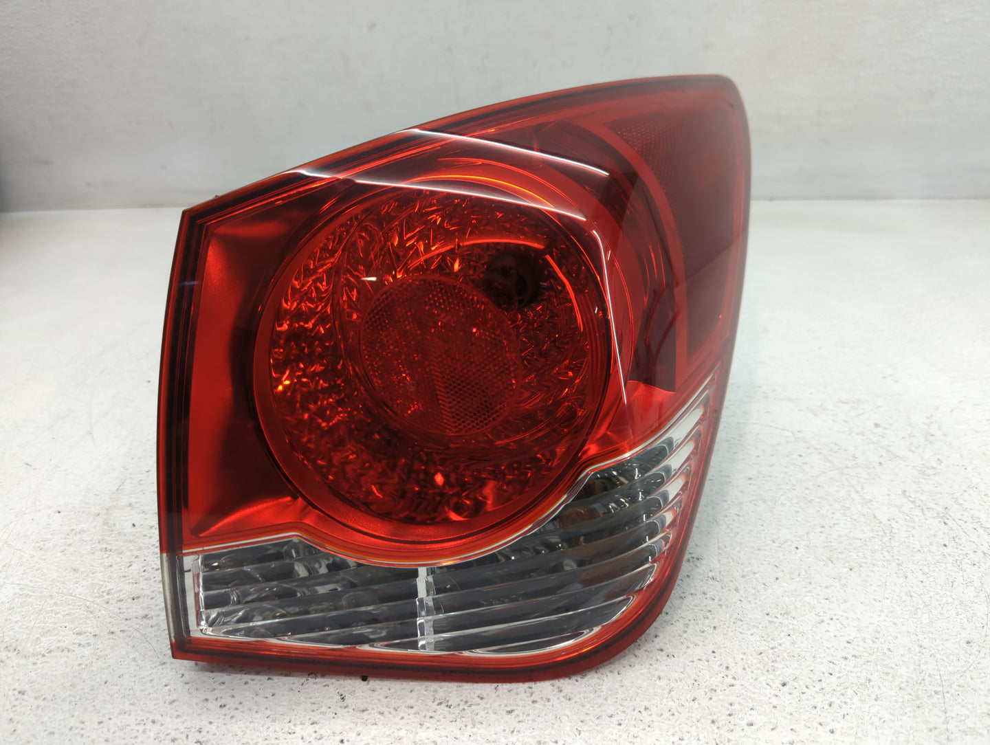 2011-2016 Chevrolet Cruze Tail Light Assembly Passenger Right OEM Fits Fits 2011 2012 2013 2014 2015 2016 OEM Used Auto Part