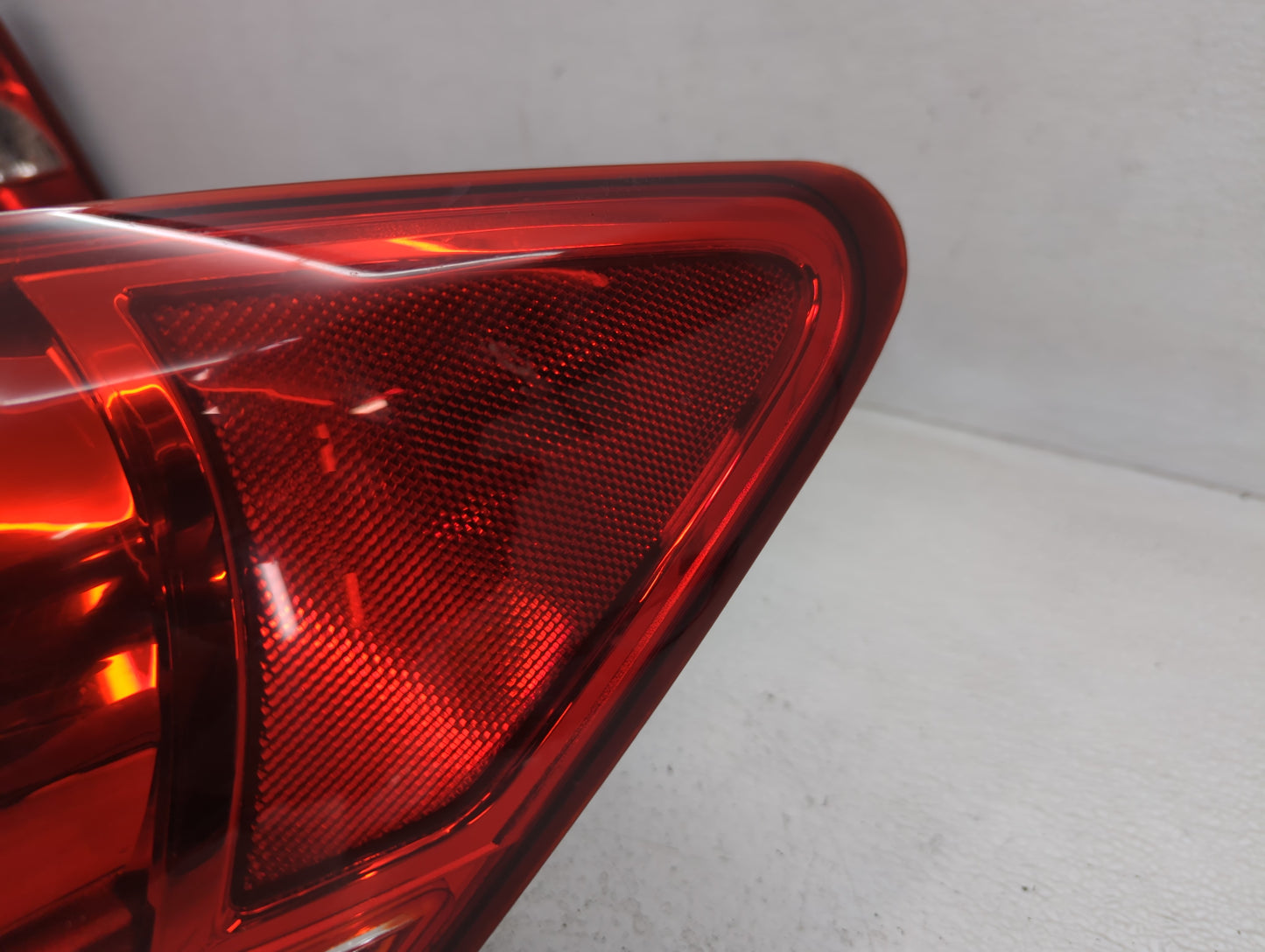 2011-2016 Chevrolet Cruze Tail Light Assembly Passenger Right OEM Fits Fits 2011 2012 2013 2014 2015 2016 OEM Used Auto Part