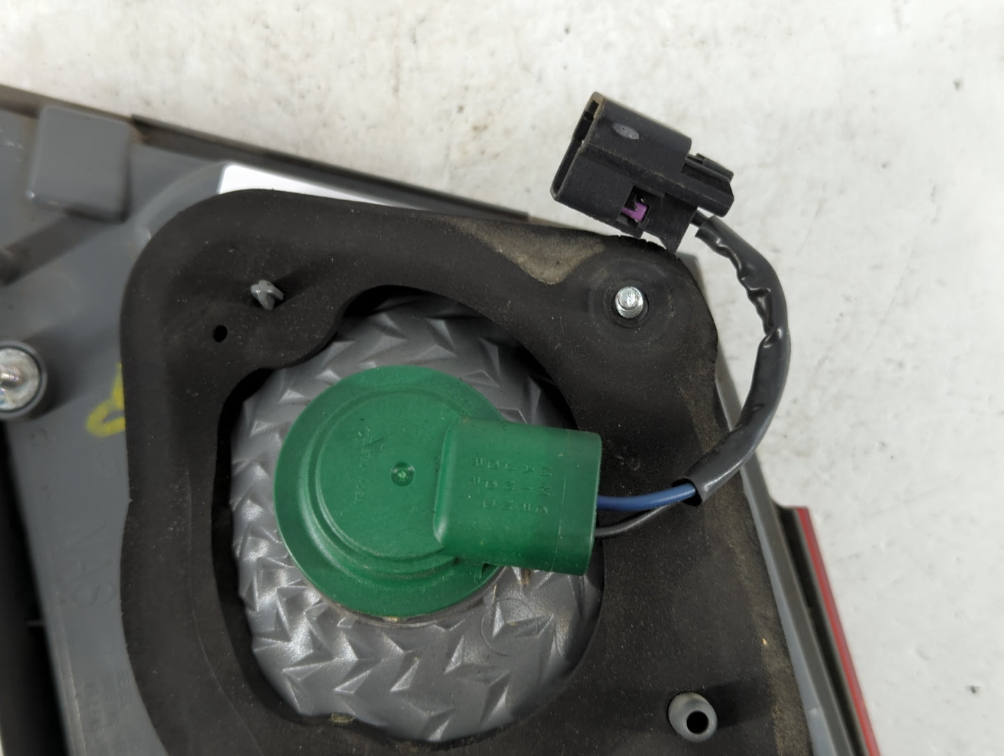 2011 Chevrolet Cruze Passenger Right Side Deck Lid Mounted Tail Light - Oemusedautoparts1.com