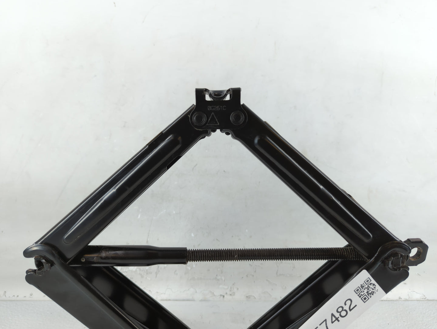 2011 Chevrolet Cruze Spare Scissor Car Jack 757482 - Oemusedautoparts1.com