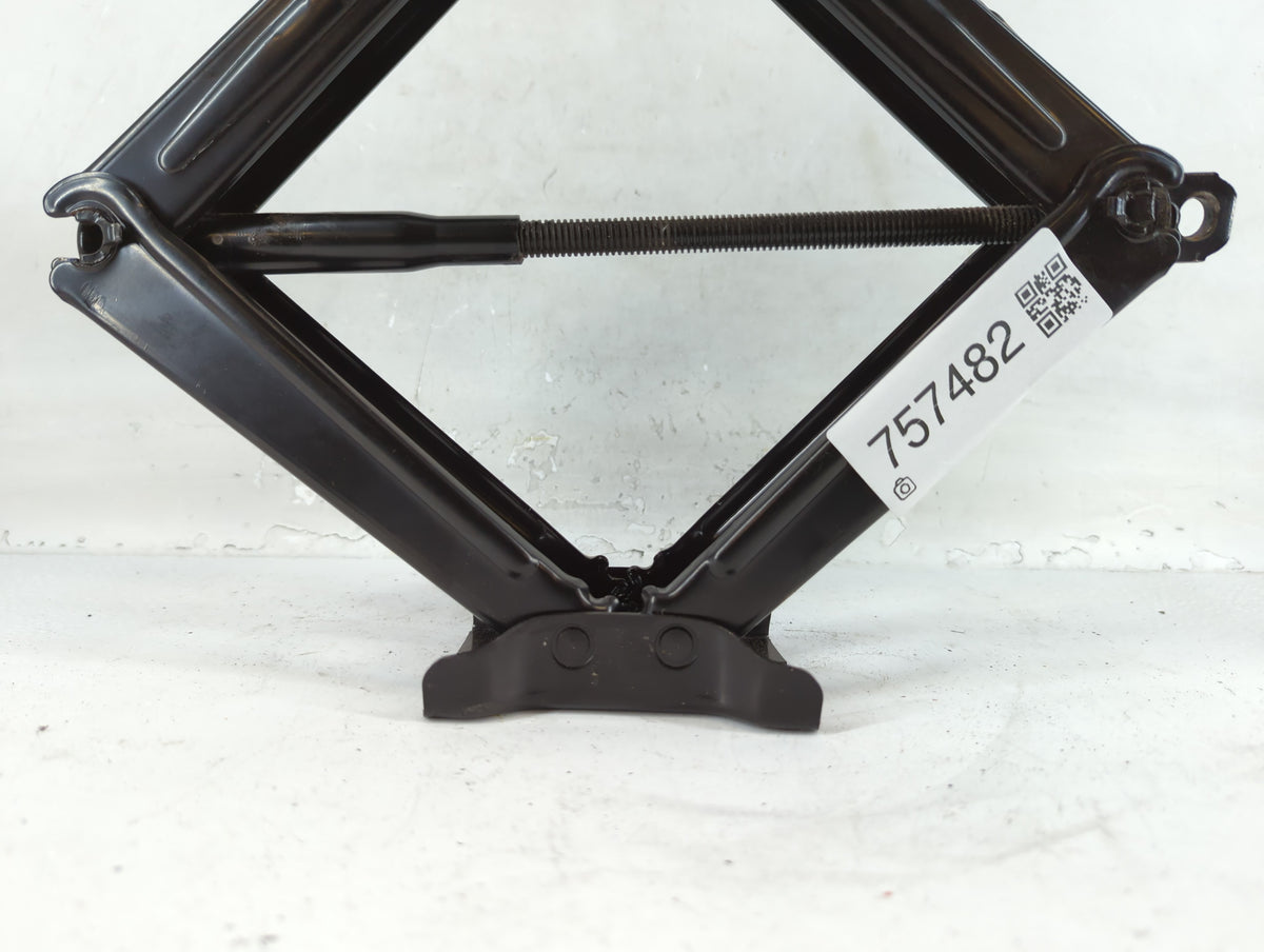 2011 Chevrolet Cruze Spare Scissor Car Jack 757482 - Oemusedautoparts1.com