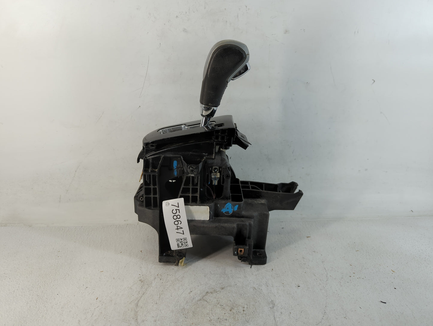 2011 Chevrolet Cruze Floor Console Assembly Shifter - Oemusedautoparts1.com