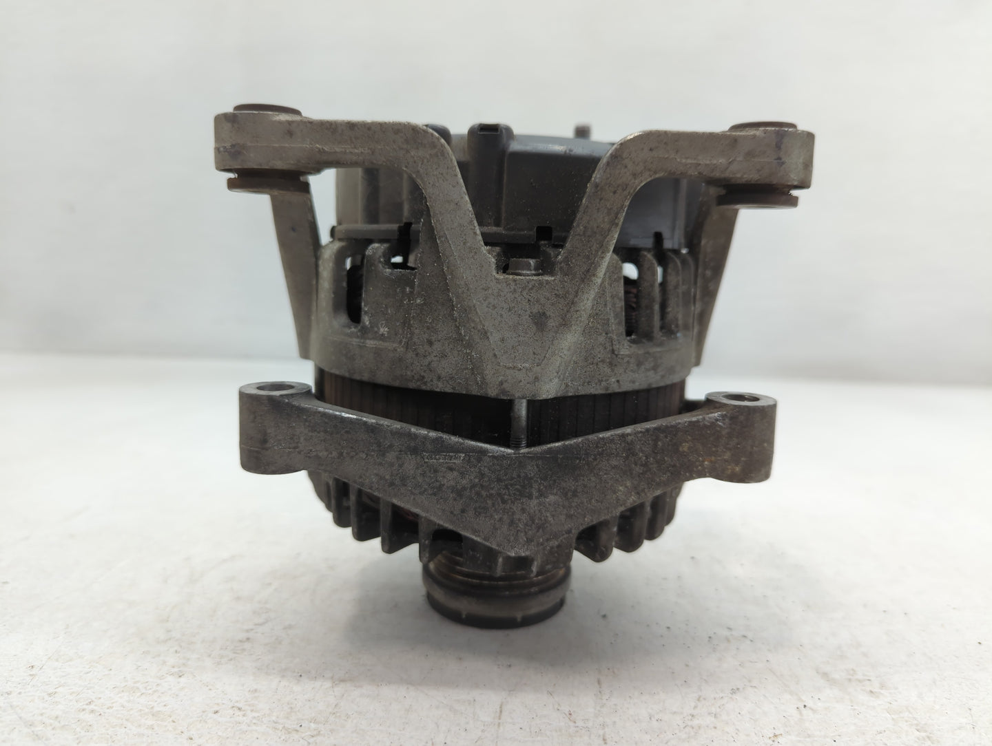 2011-2016 Chevrolet Cruze Alternator Replacement Generator Charging Assembly Engine OEM P/N:13579791 Fits OEM Used Auto Part