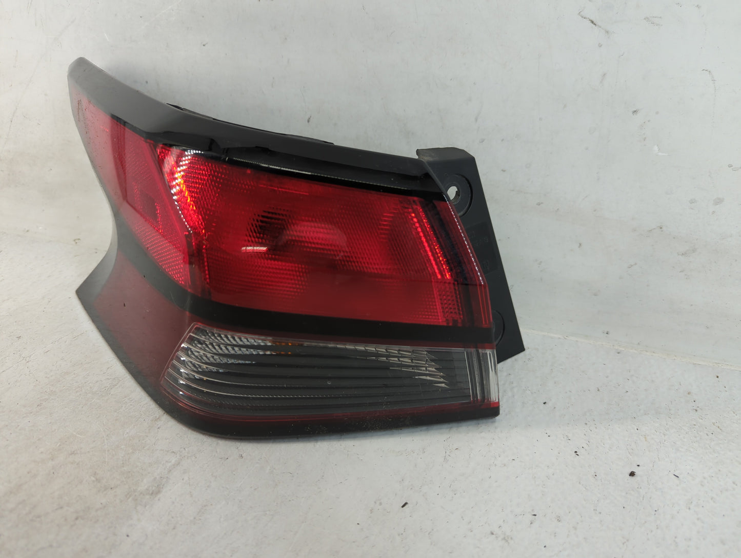 2011-2016 Chevrolet Cruze Tail Light Assembly Driver Left OEM P/N:STP2A110 THK 306 Fits Fits 2011 2012 2013 2014 2015 2016 O
