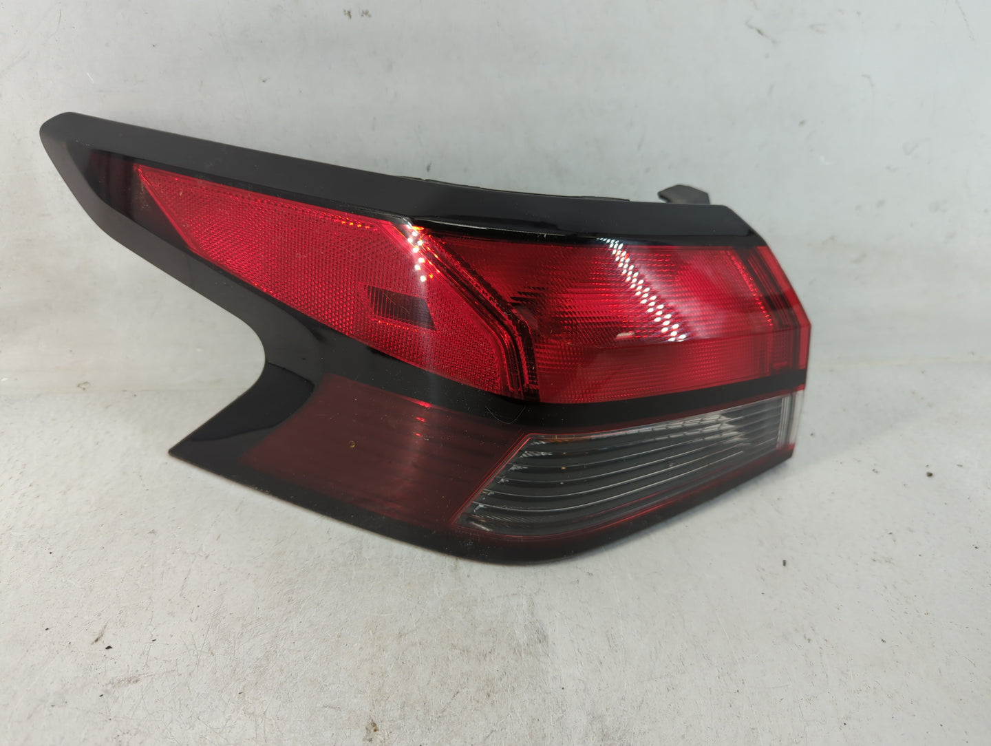 2011-2016 Chevrolet Cruze Tail Light Assembly Driver Left OEM P/N:STP2A110 THK 306 Fits Fits 2011 2012 2013 2014 2015 2016 O