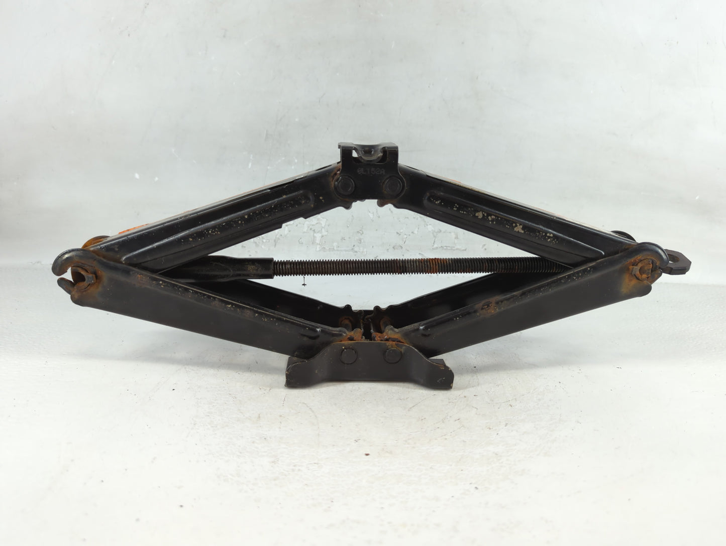 2011 Chevrolet Cruze Spare Scissor Car Jack - Oemusedautoparts1.com