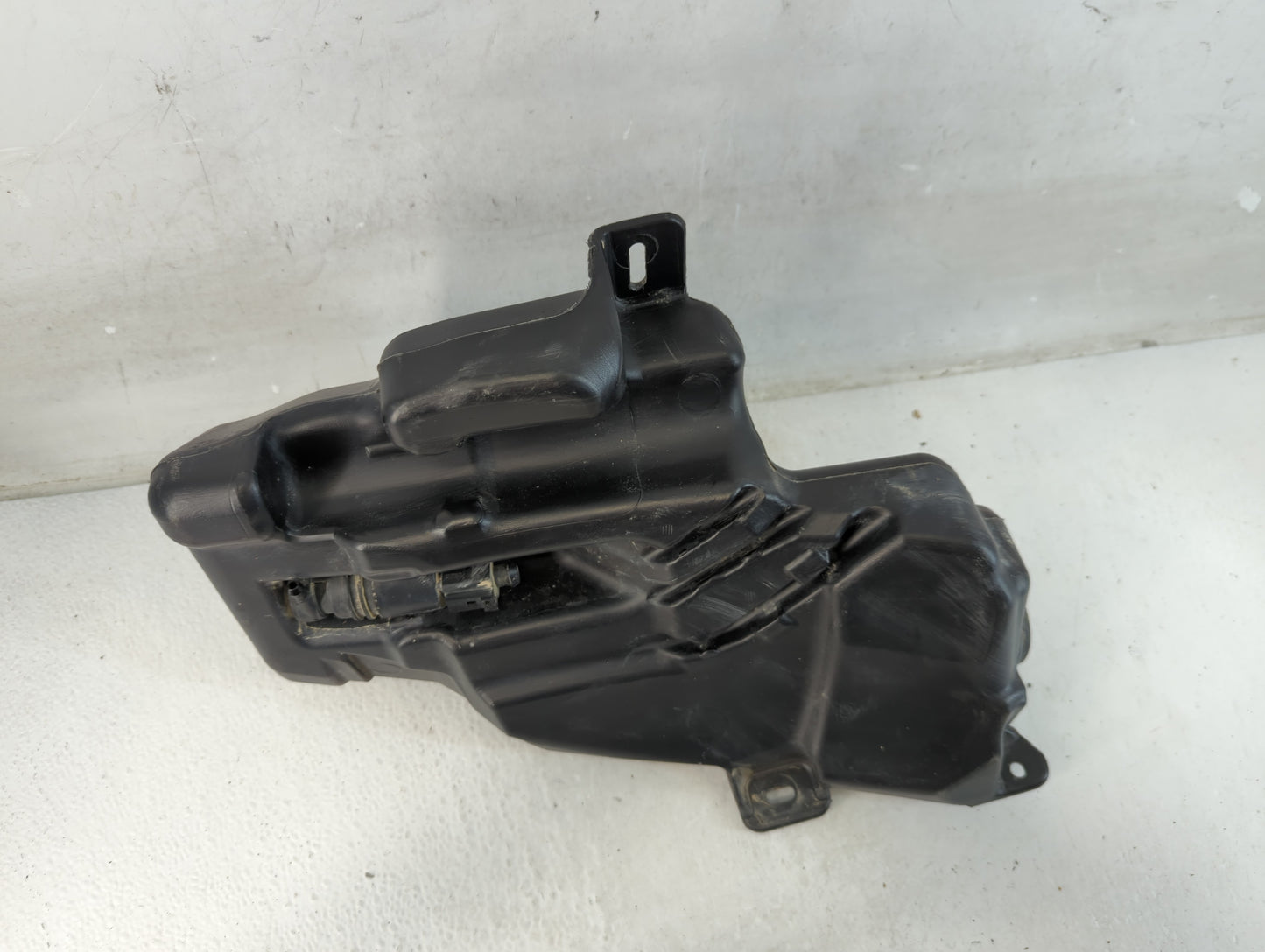 2011-2016 Chevrolet Cruze Windshield Washer Fluid Reservoir Bottle Oem - Oemusedautoparts1.com