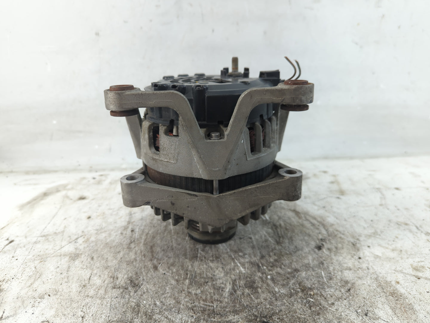 2011-2016 Chevrolet Cruze Alternator Replacement Generator Charging Assembly Engine OEM P/N:13577411 Fits OEM Used Auto Part
