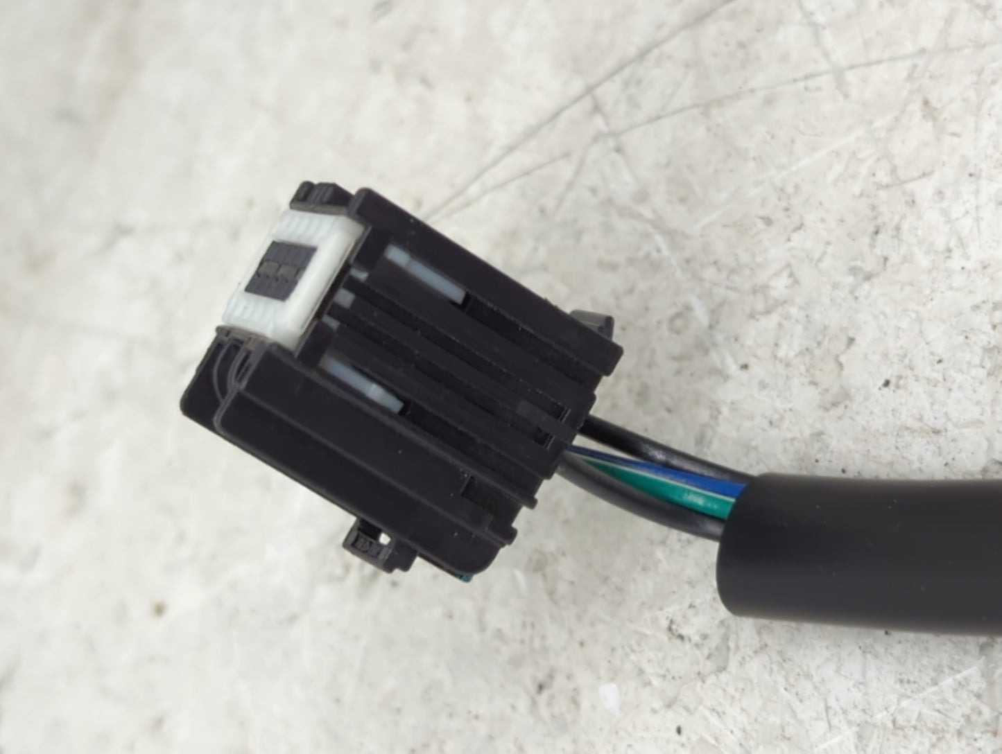 2010-2011 Chevrolet Equinox Driver Side View Mirror - Left Door Mirror OEM Used - Oemusedautoparts1.com
