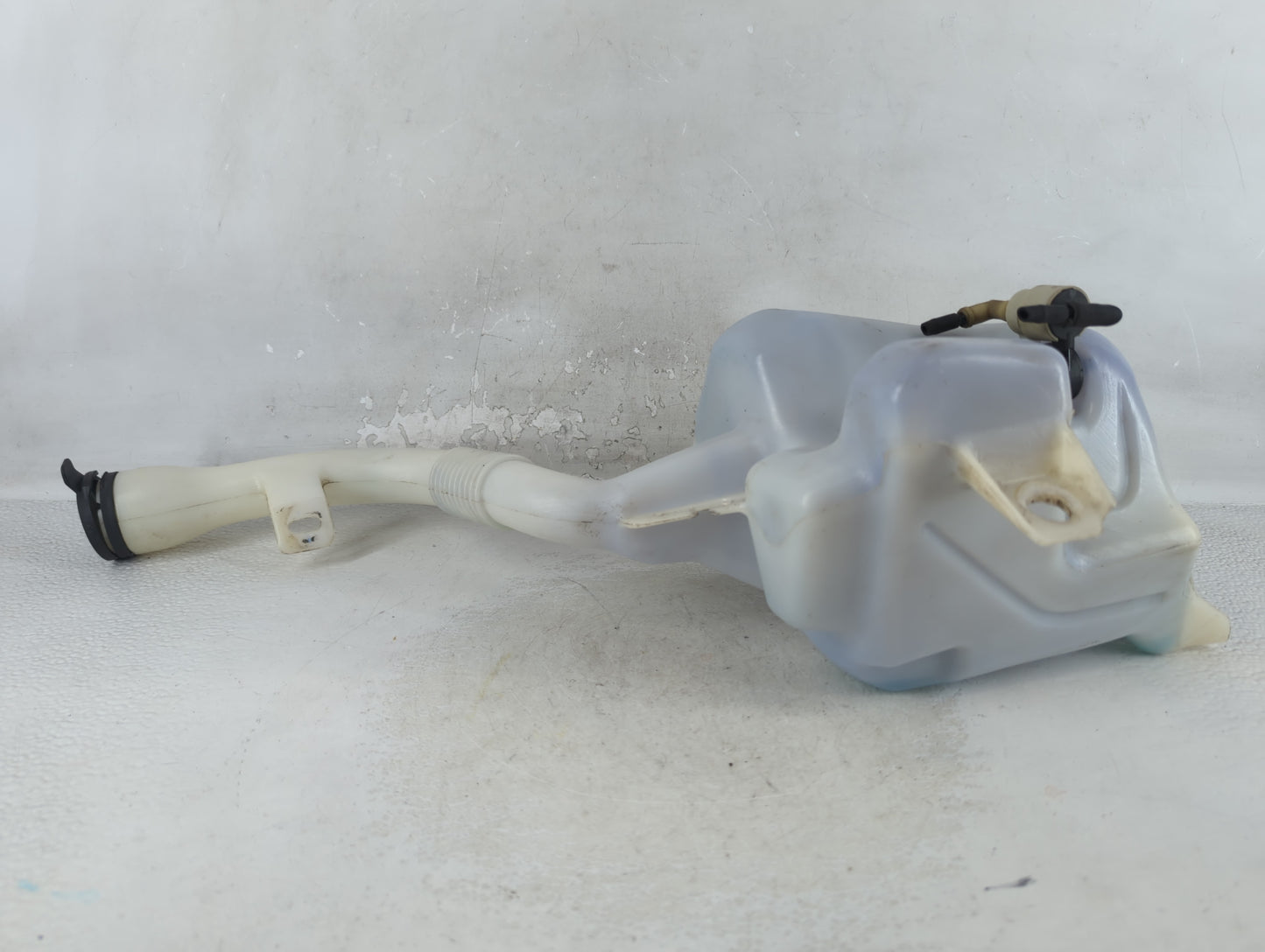 2010-2017 Chevrolet Equinox Windshield Washer Fluid Reservoir Bottle Oem - Oemusedautoparts1.com