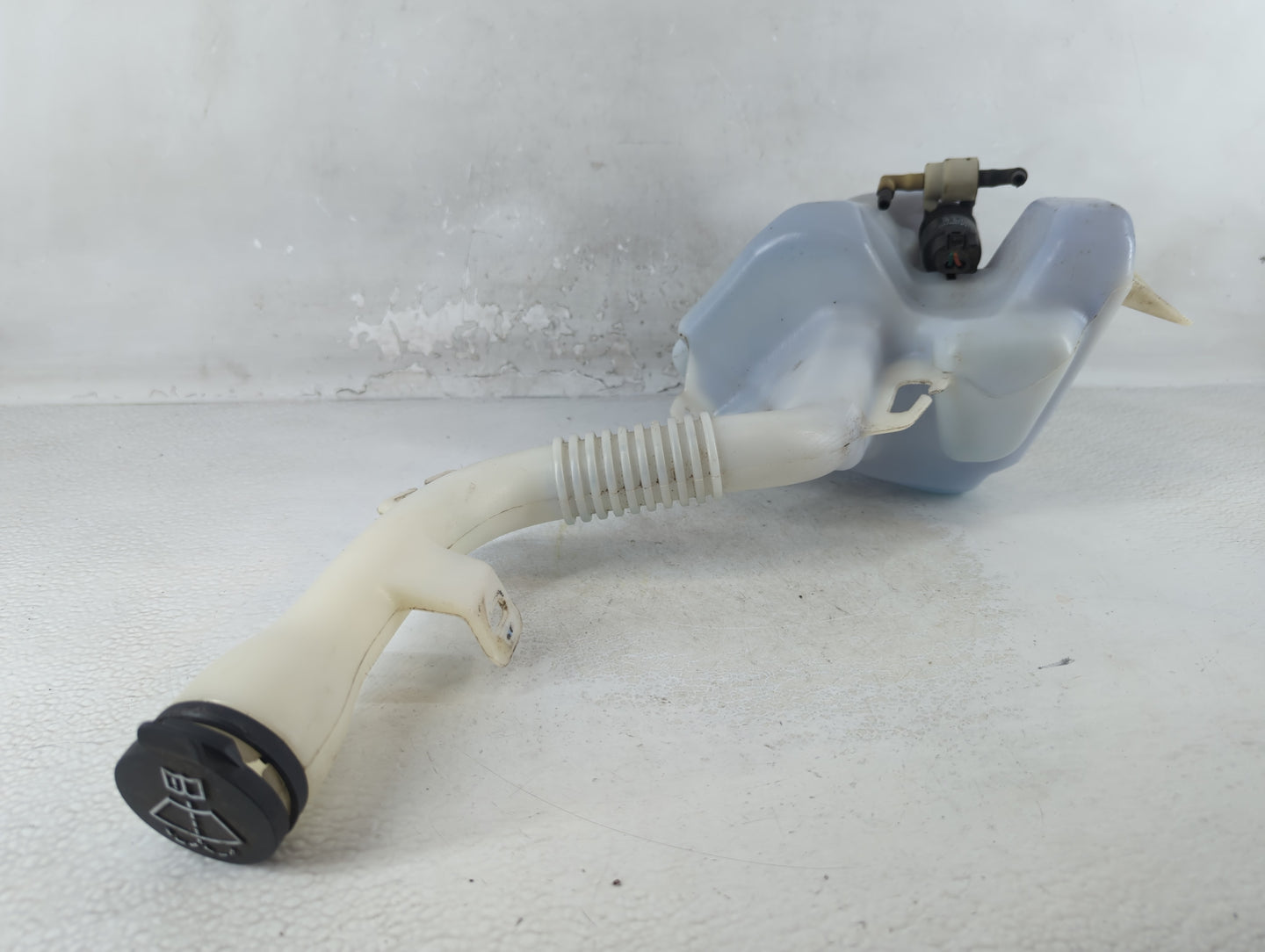 2010-2017 Chevrolet Equinox Windshield Washer Fluid Reservoir Bottle Oem - Oemusedautoparts1.com