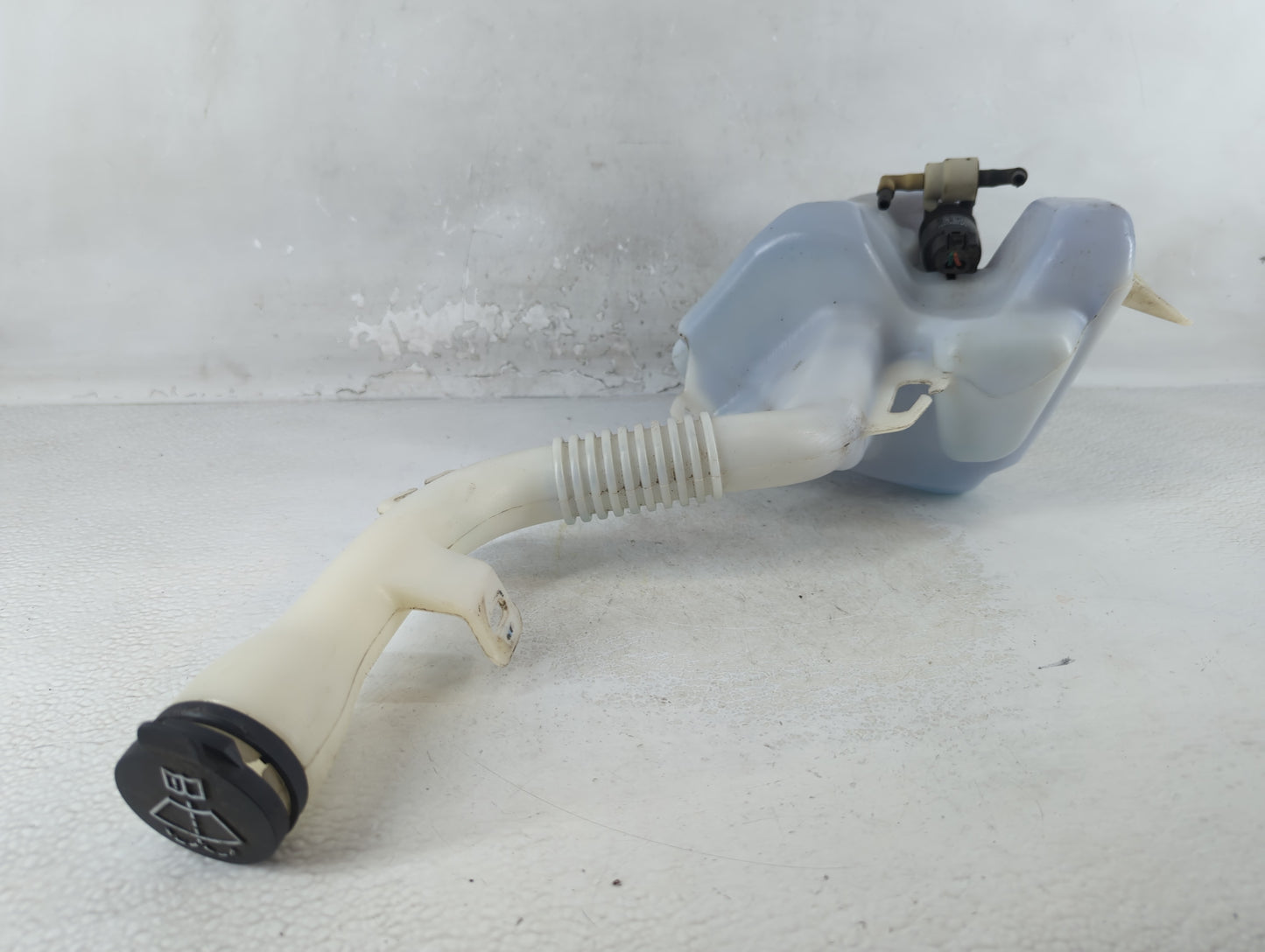2010-2017 Chevrolet Equinox Windshield Washer Fluid Reservoir Bottle Oem - Oemusedautoparts1.com