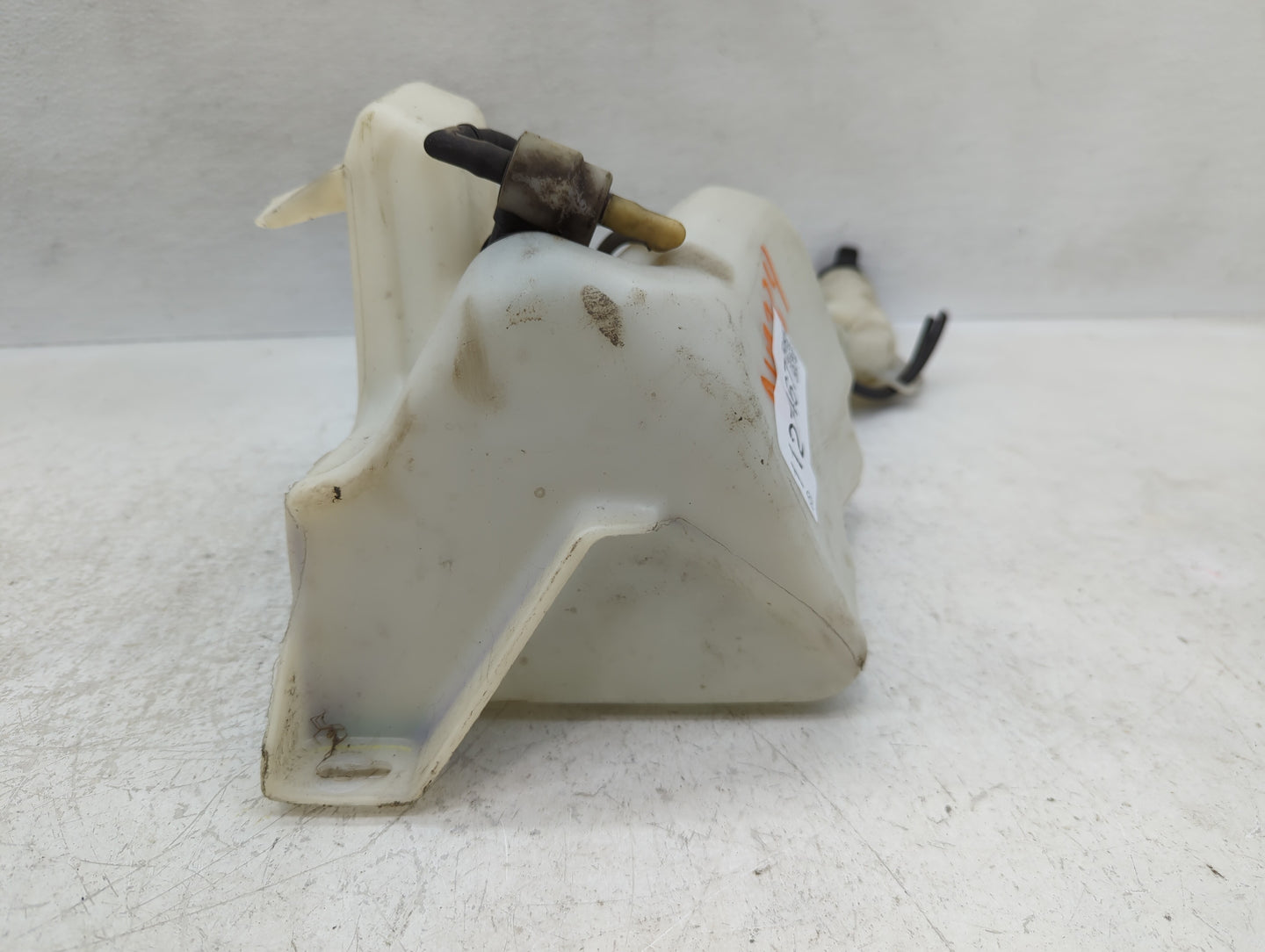 2010-2017 Chevrolet Equinox Windshield Washer Fluid Reservoir Bottle Oem - Oemusedautoparts1.com