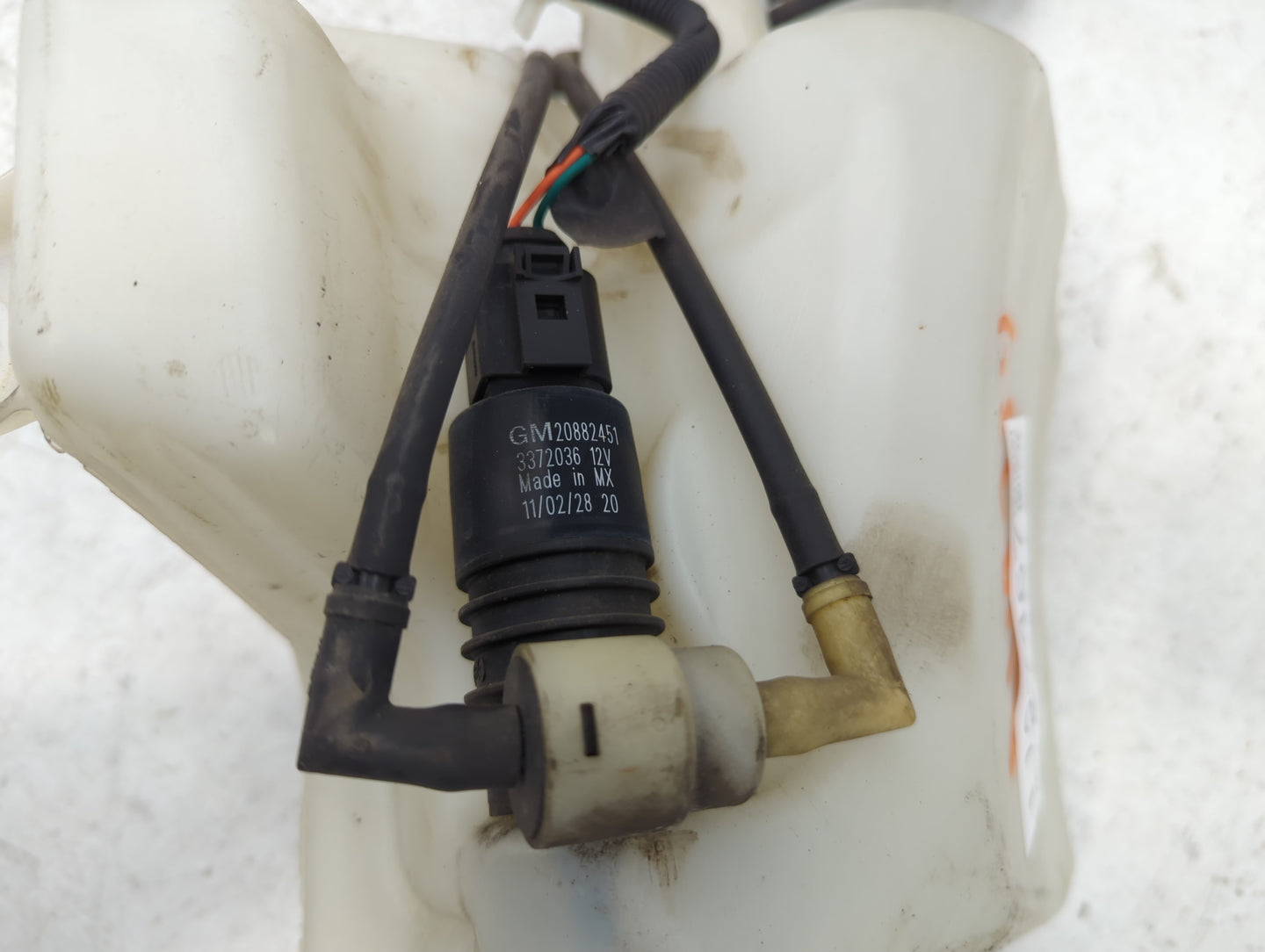 2010-2017 Chevrolet Equinox Windshield Washer Fluid Reservoir Bottle Oem - Oemusedautoparts1.com