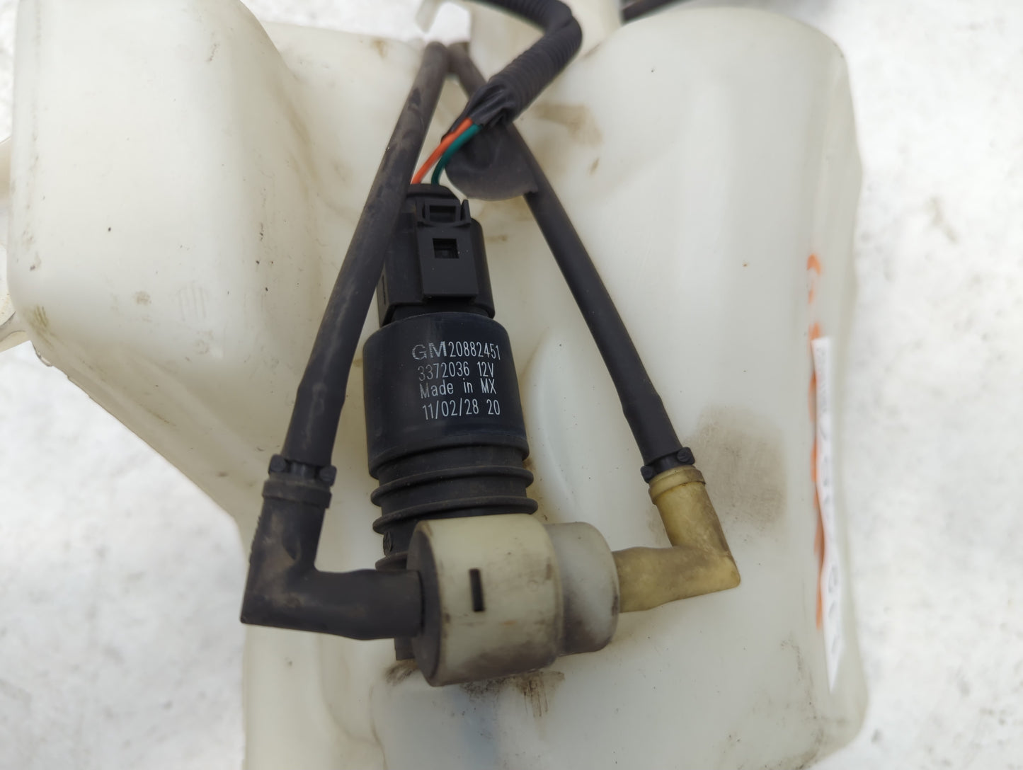 2010-2017 Chevrolet Equinox Windshield Washer Fluid Reservoir Bottle Oem - Oemusedautoparts1.com