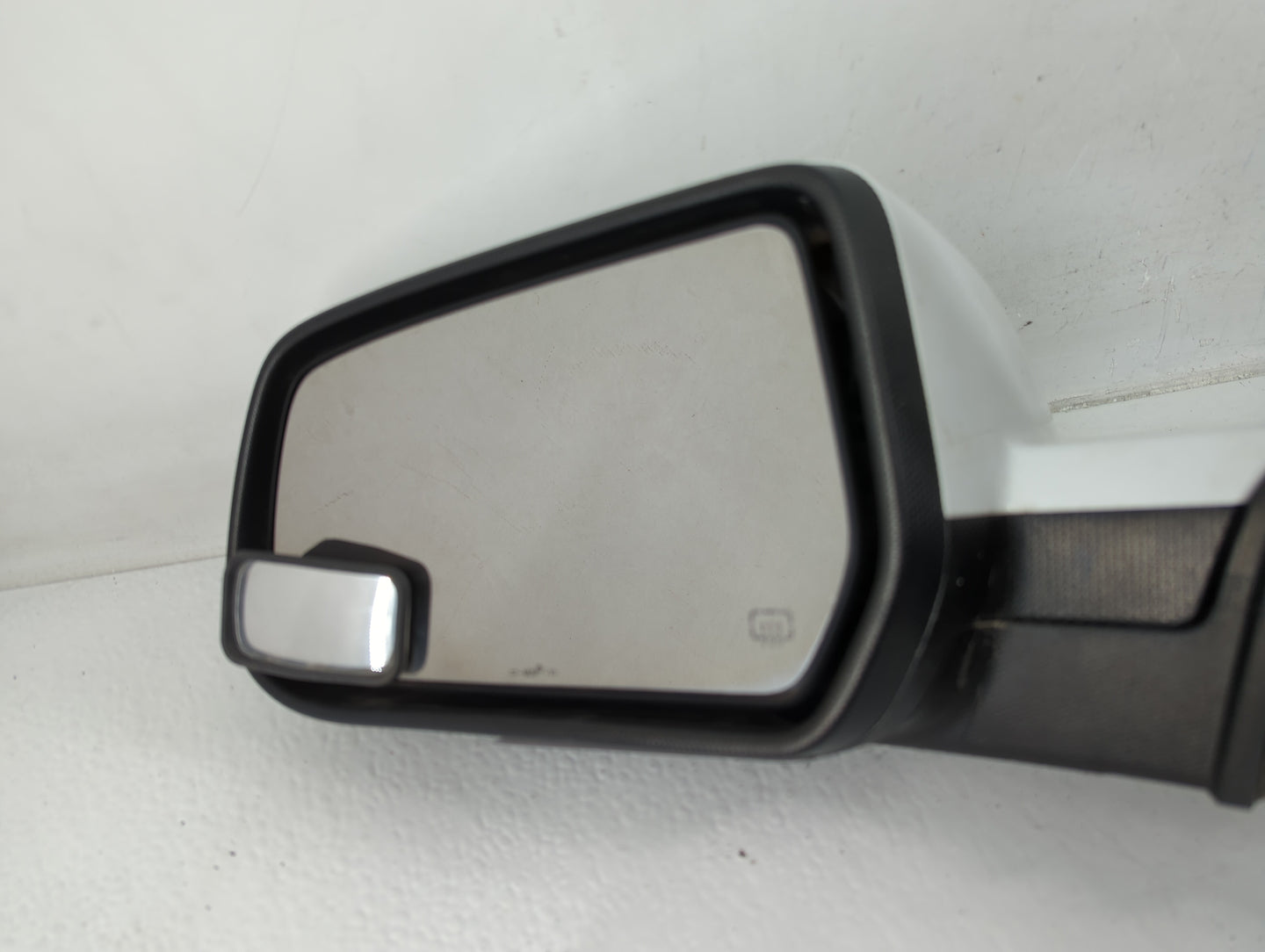 2010-2011 Chevrolet Equinox Driver Side View Mirror - Left Door Mirror OEM Used - Oemusedautoparts1.com