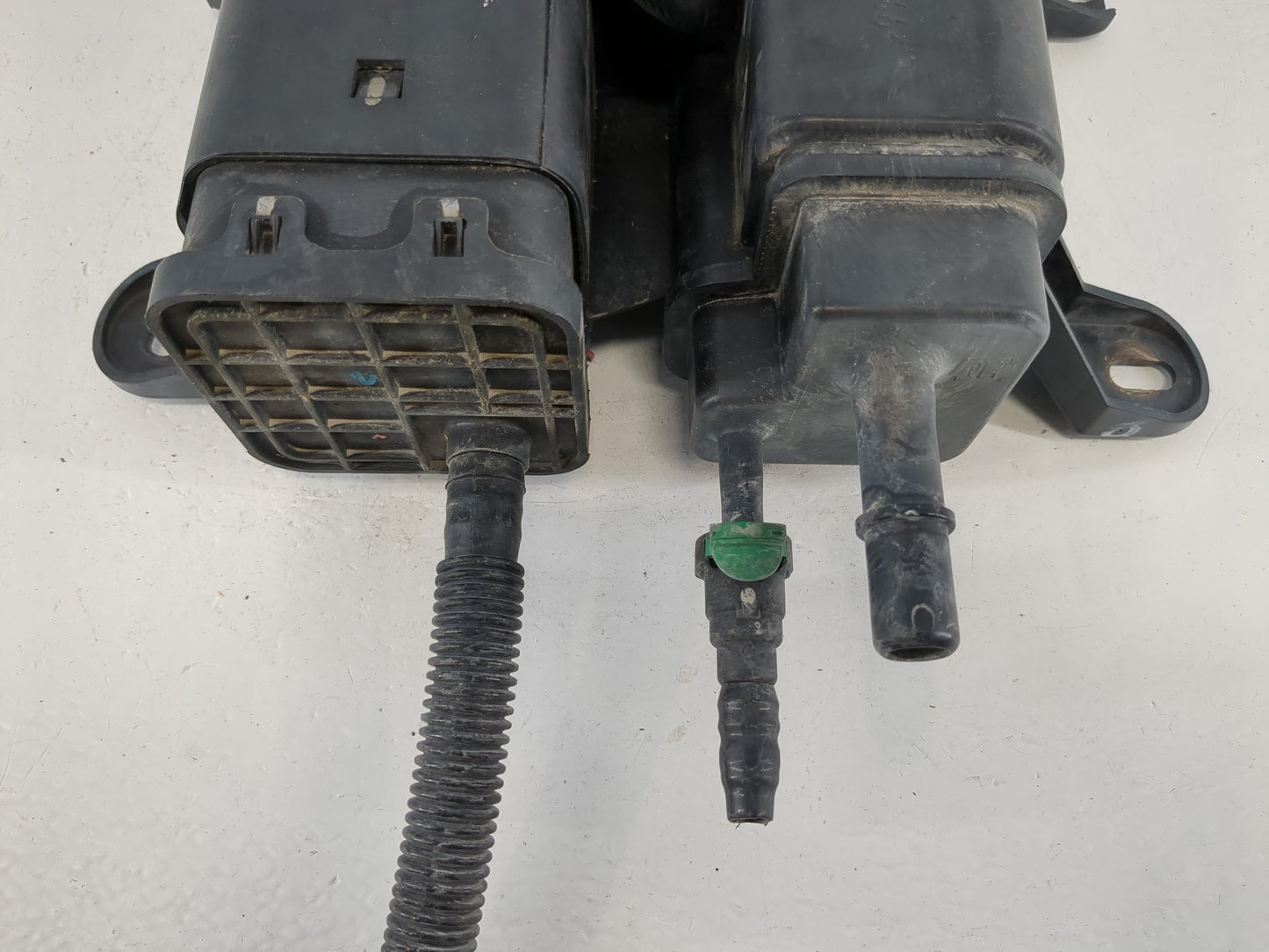 2011 Chevrolet Equinox Fuel Vapor Charcoal Canister - Oemusedautoparts1.com