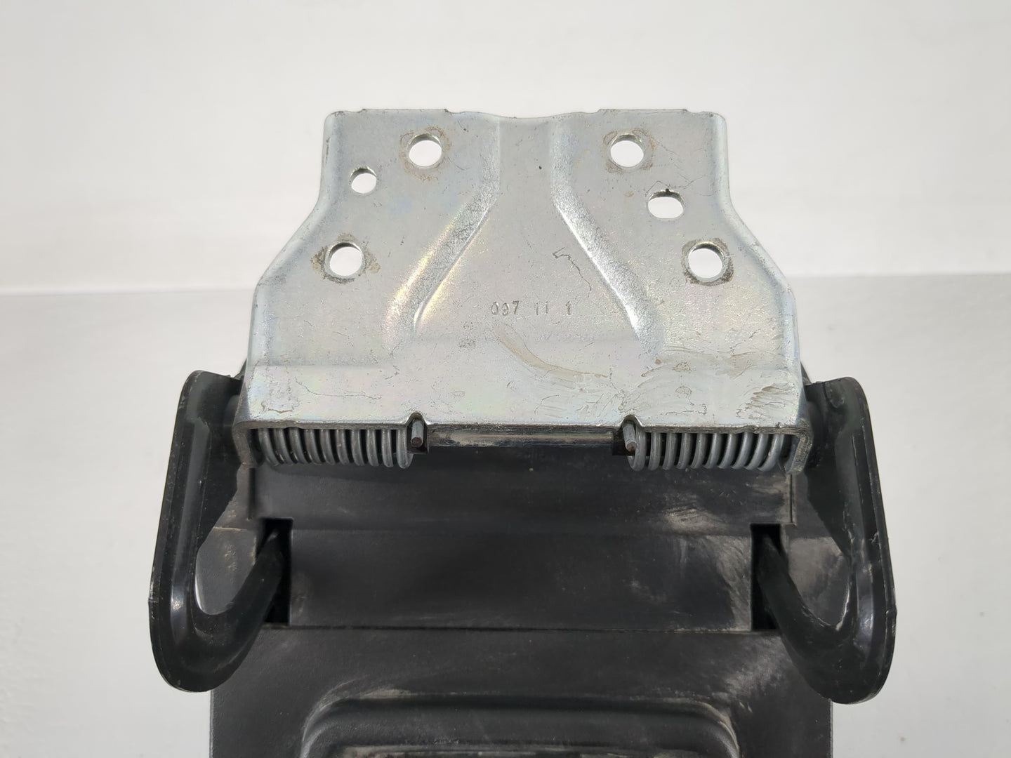 2010-2011 Chevrolet Equinox Center Console Armrest Cover Lid Fits Fits 2010 2011 OEM Used Auto Parts - Oemusedautoparts1.com