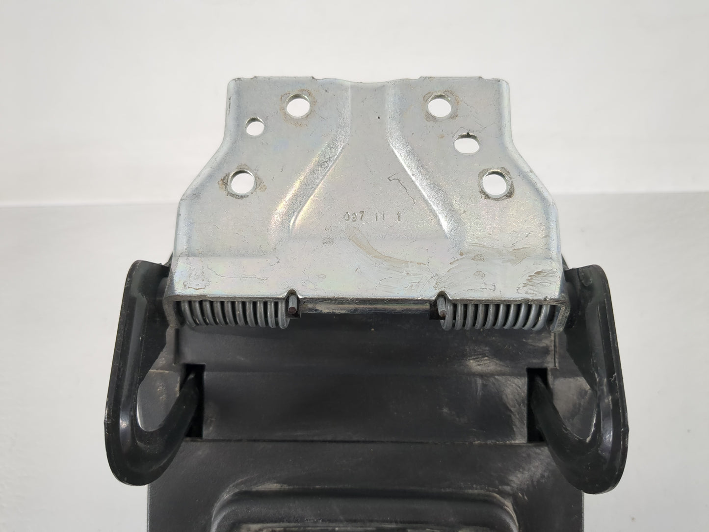 2010-2011 Chevrolet Equinox Center Console Armrest Cover Lid Fits Fits 2010 2011 OEM Used Auto Parts - Oemusedautoparts1.com